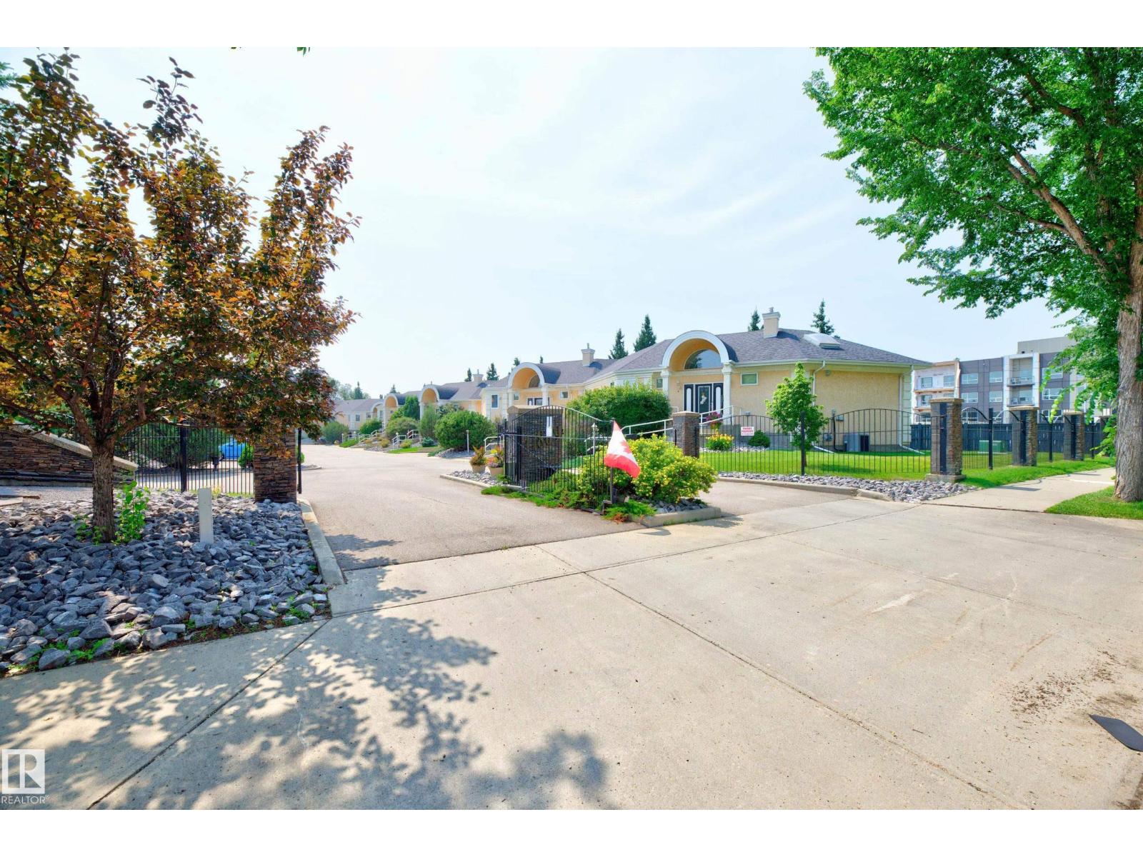 #4 11809 9B AV NW - 18