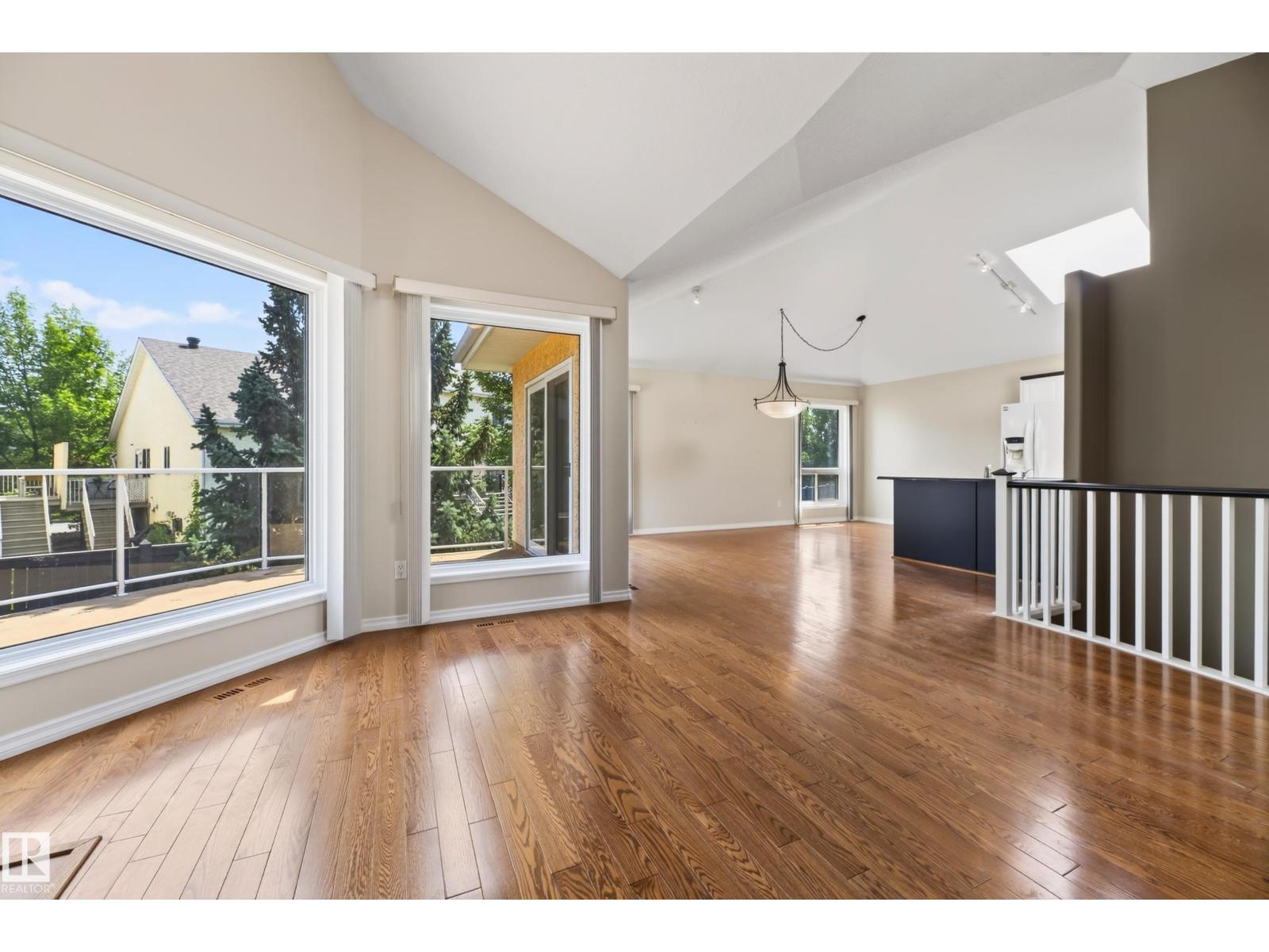 #4 11809 9B AV NW - 26