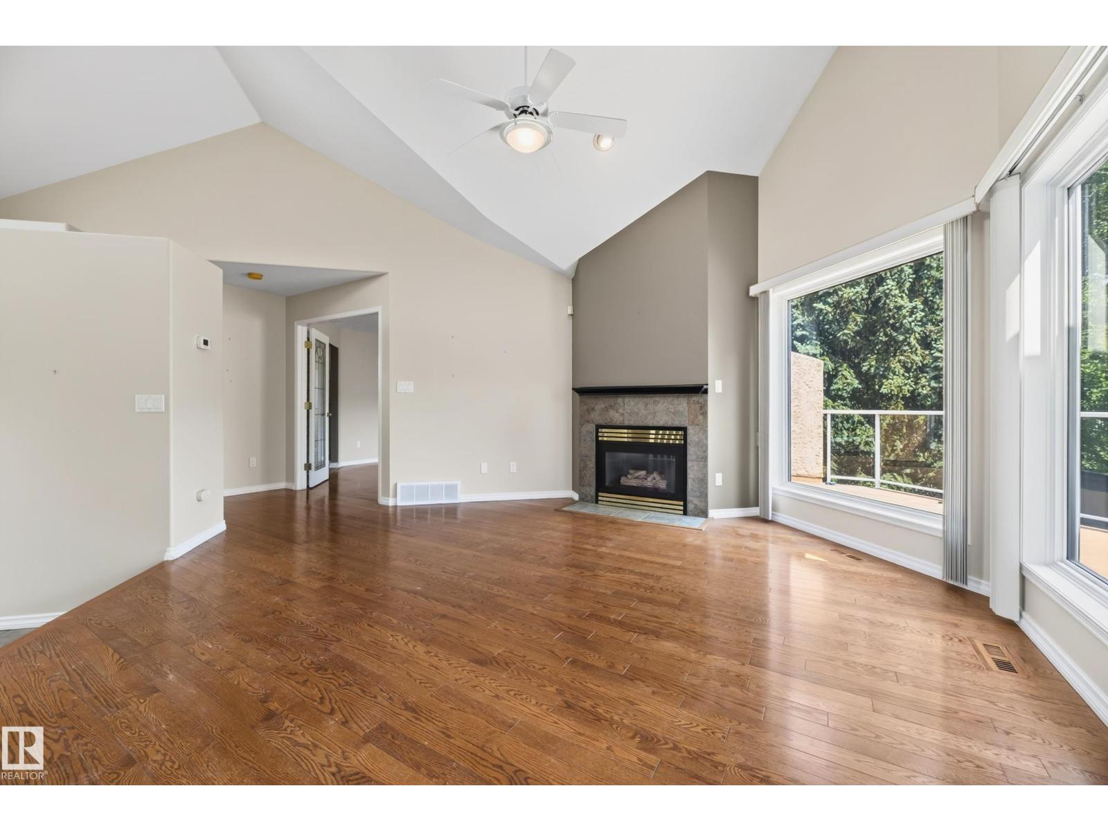 #4 11809 9B AV NW - 25