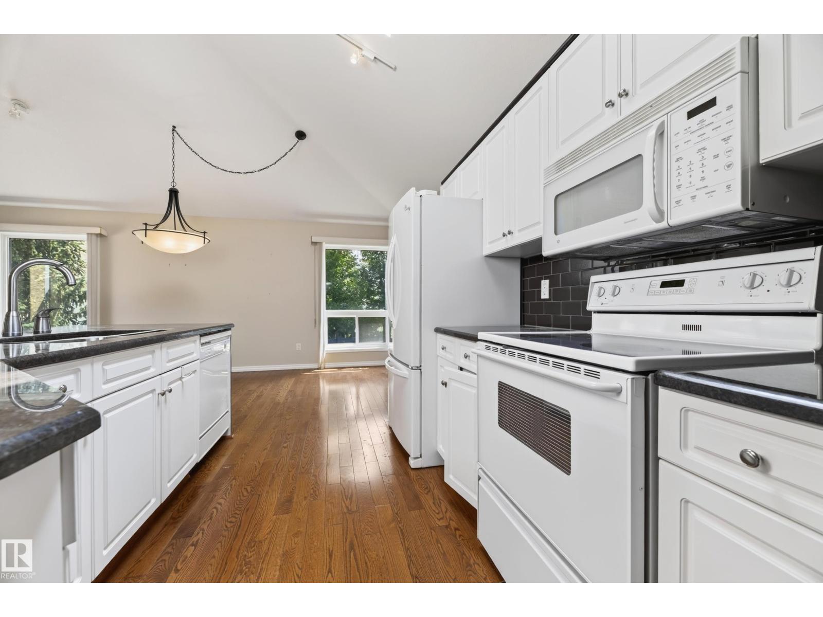 #4 11809 9B AV NW - 34