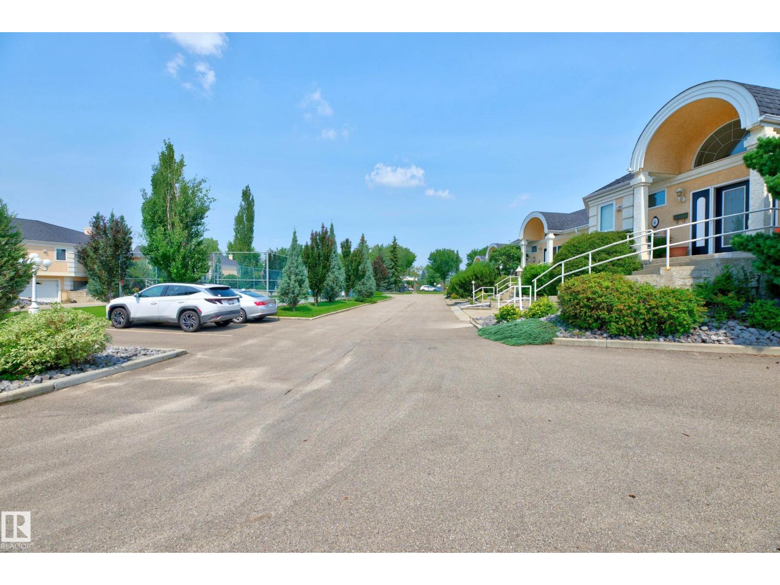#4 11809 9B AV NW - 5