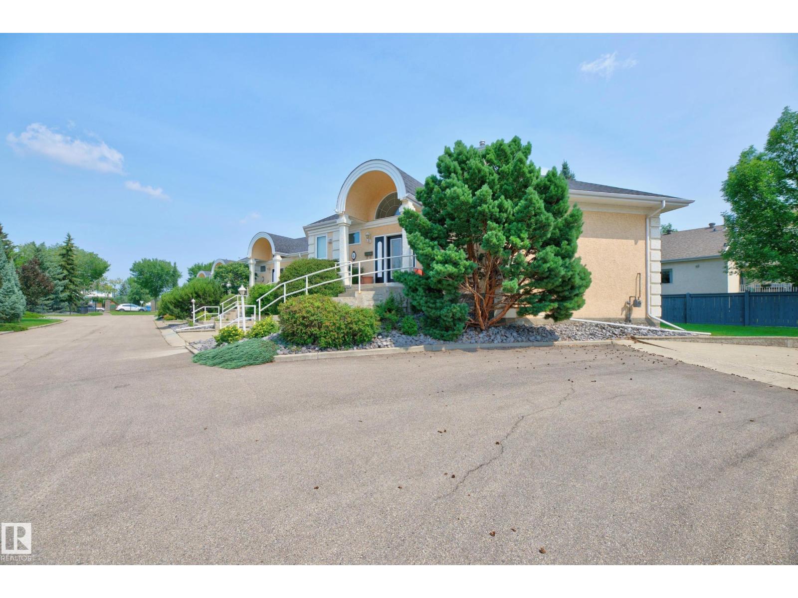#4 11809 9B AV NW - 4