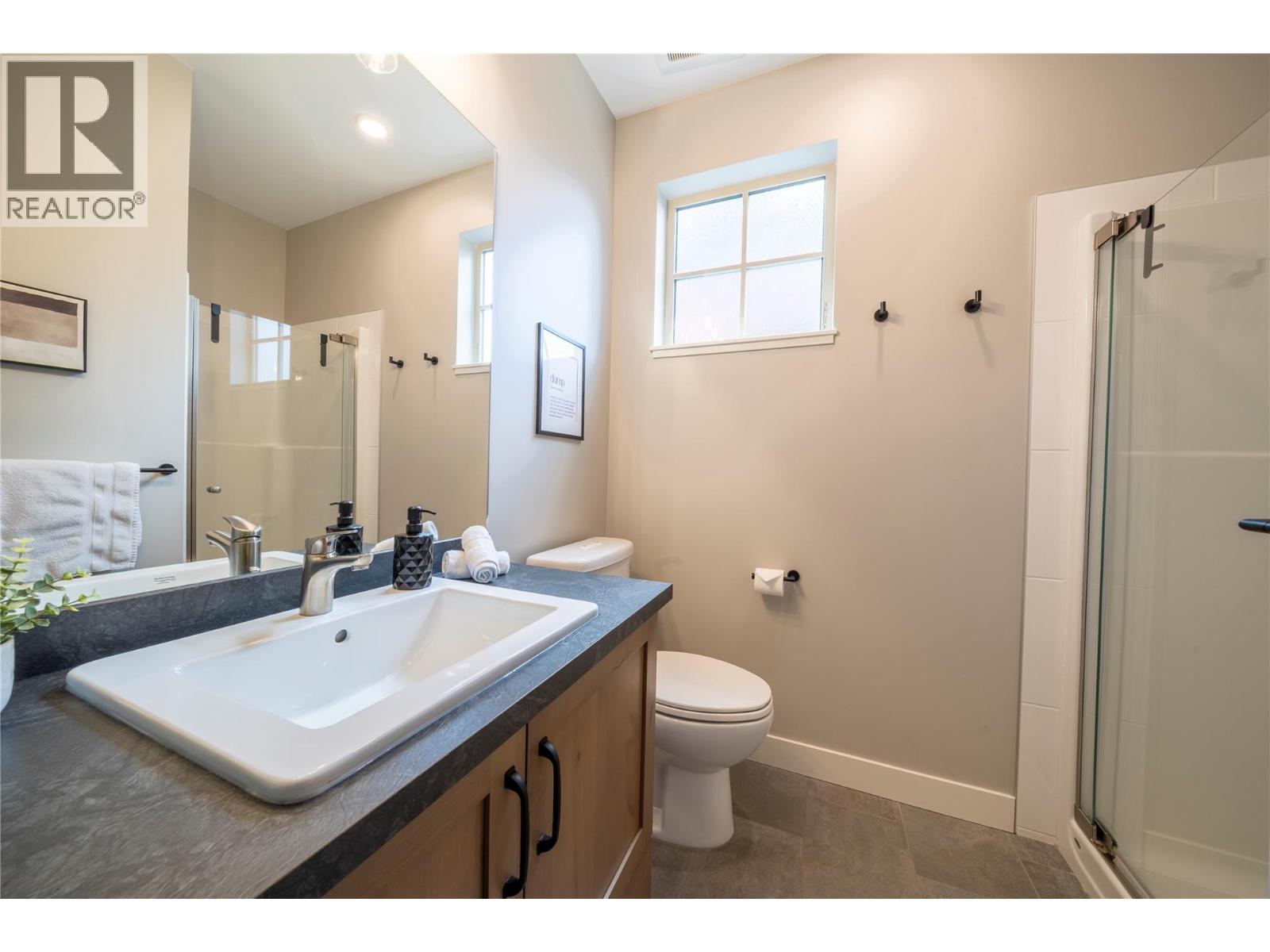 #14 5045 VALLEY Drive - 20