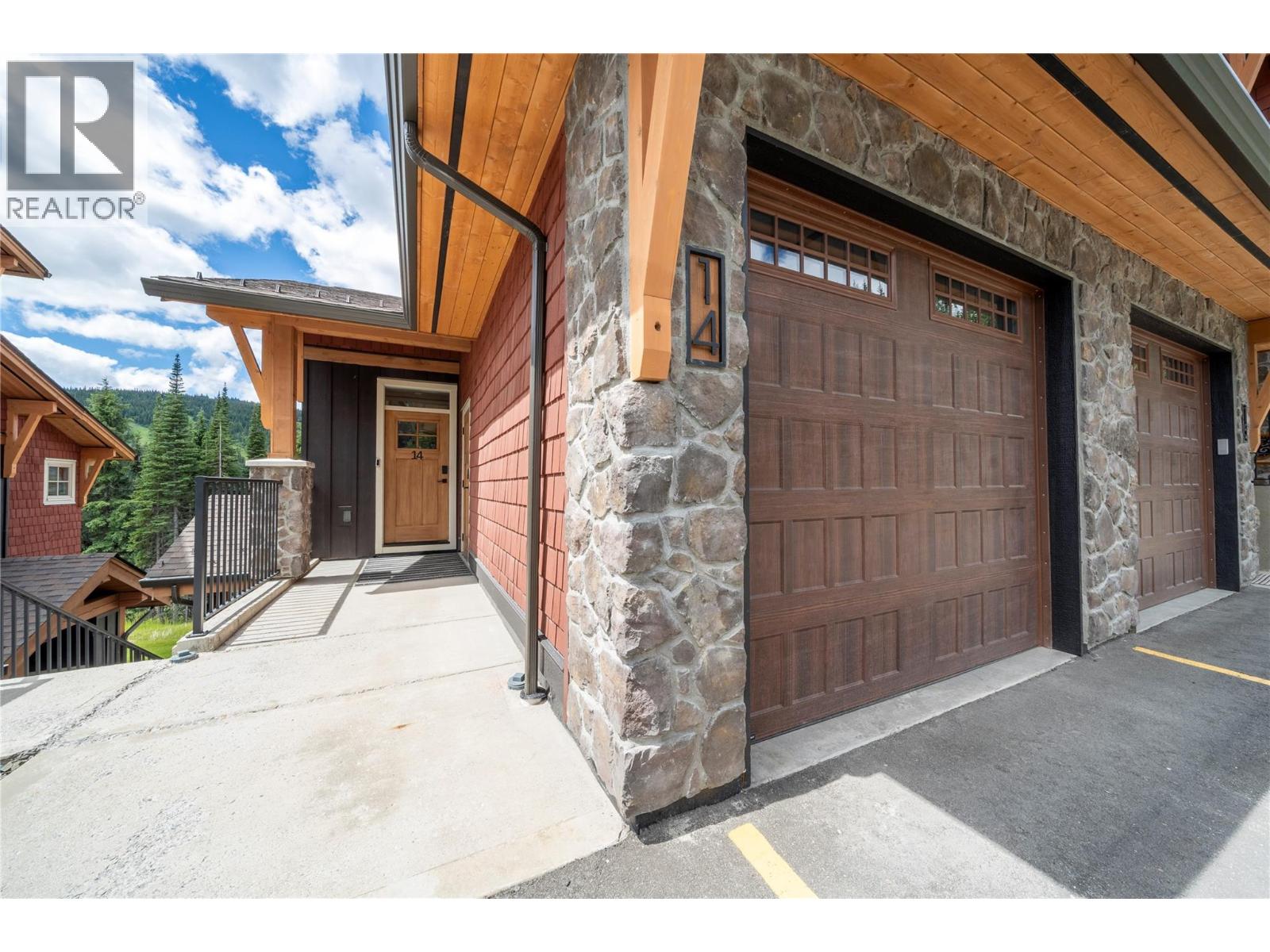 #14 5045 VALLEY Drive - 2