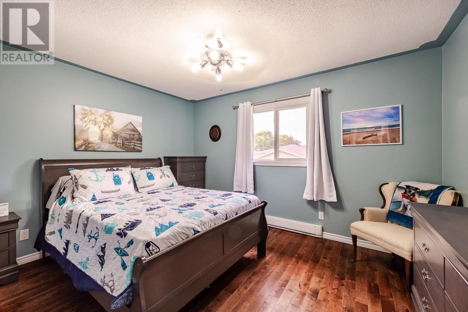 17 Adrian DR - 20