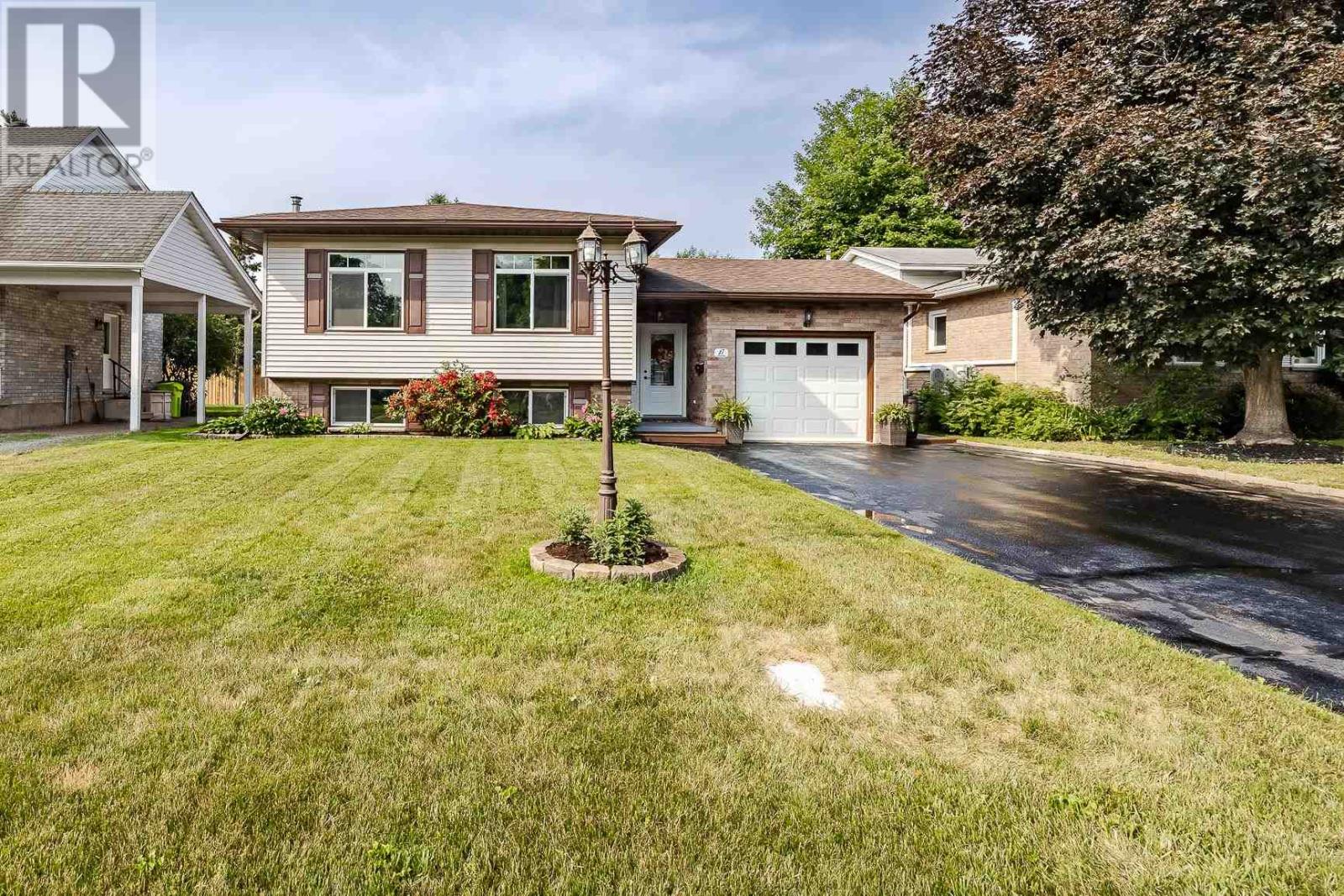 17 Adrian DR - 1