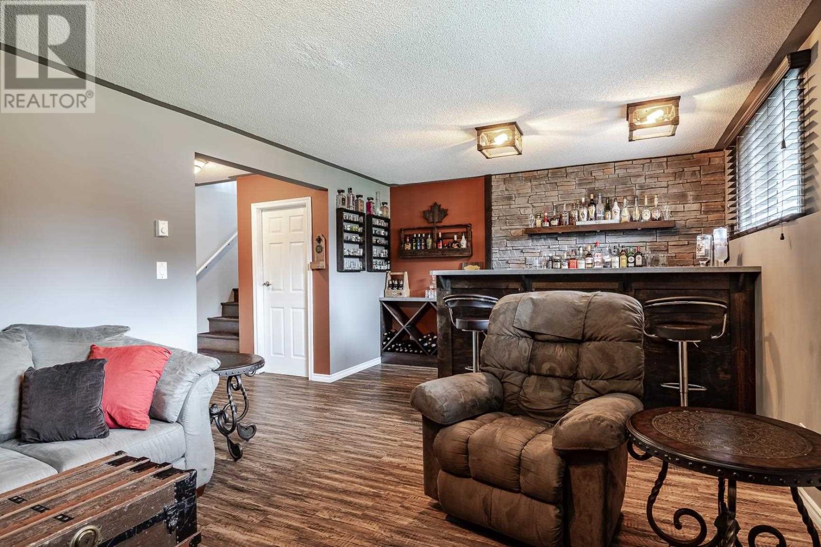 17 Adrian DR - 30