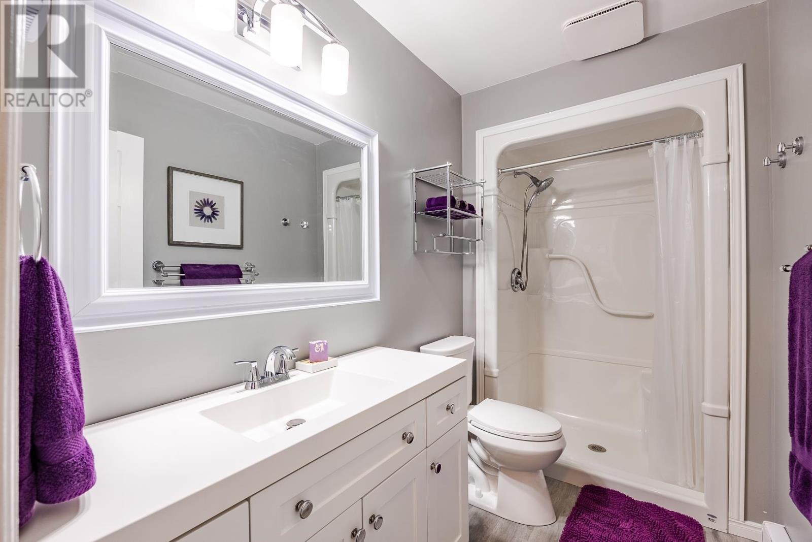 17 Adrian DR - 33