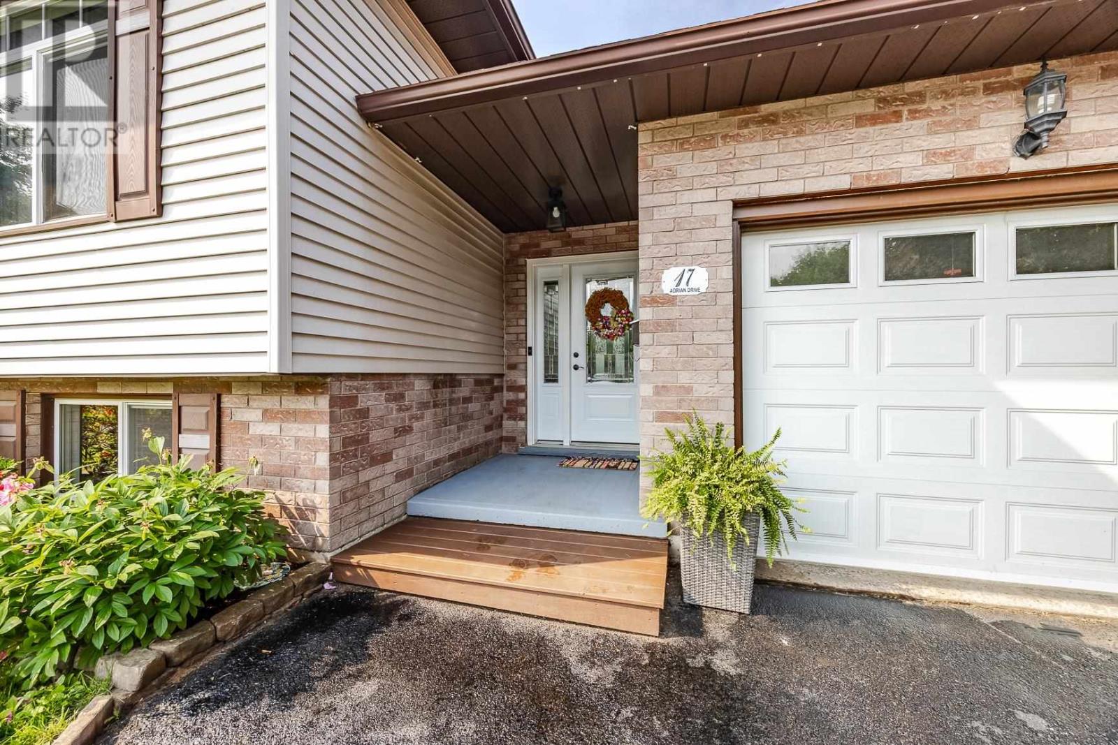 17 Adrian DR - 4