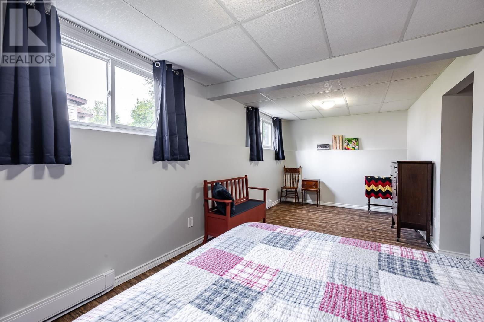 17 Adrian DR - 40