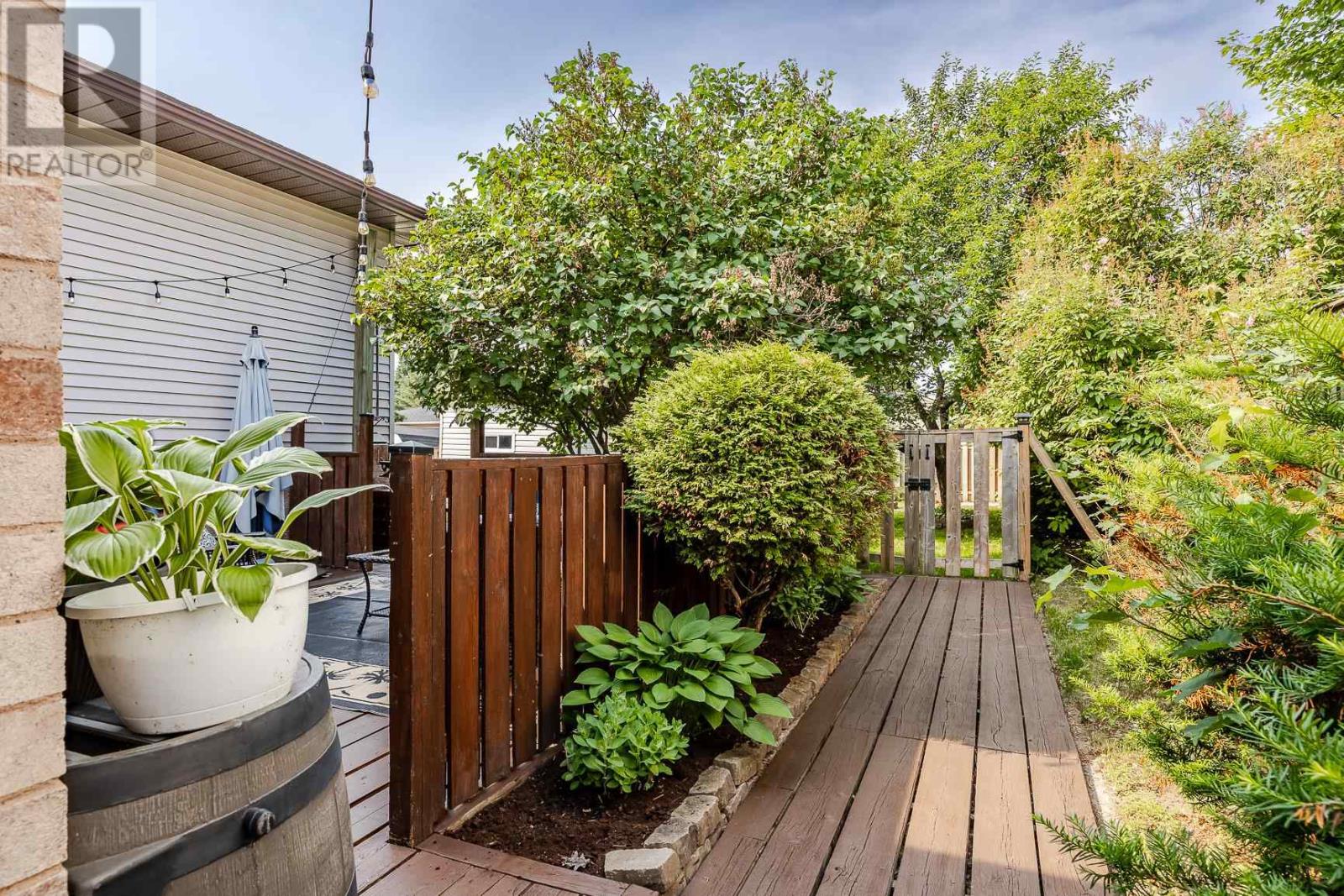 17 Adrian DR - 41