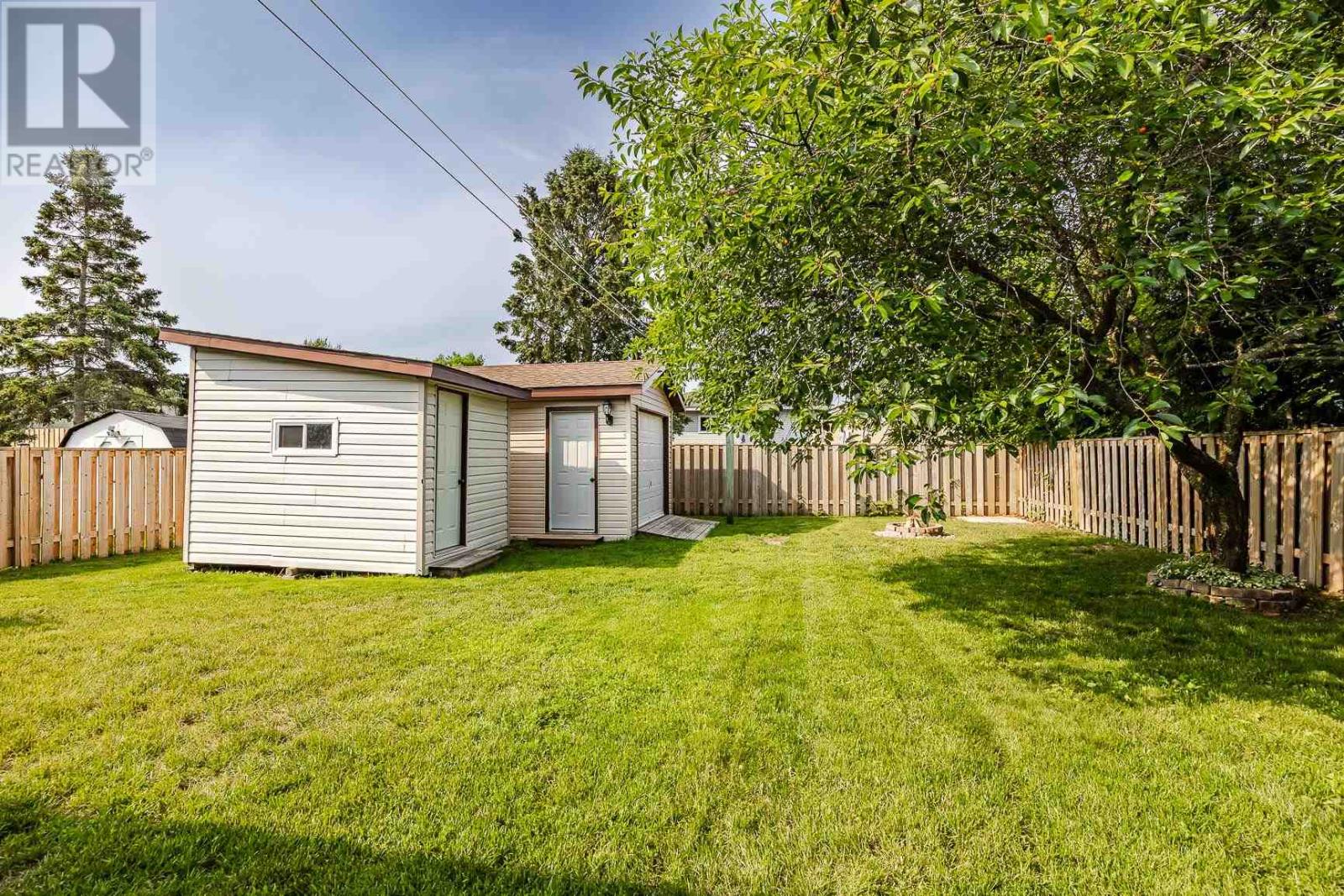 17 Adrian DR - 47