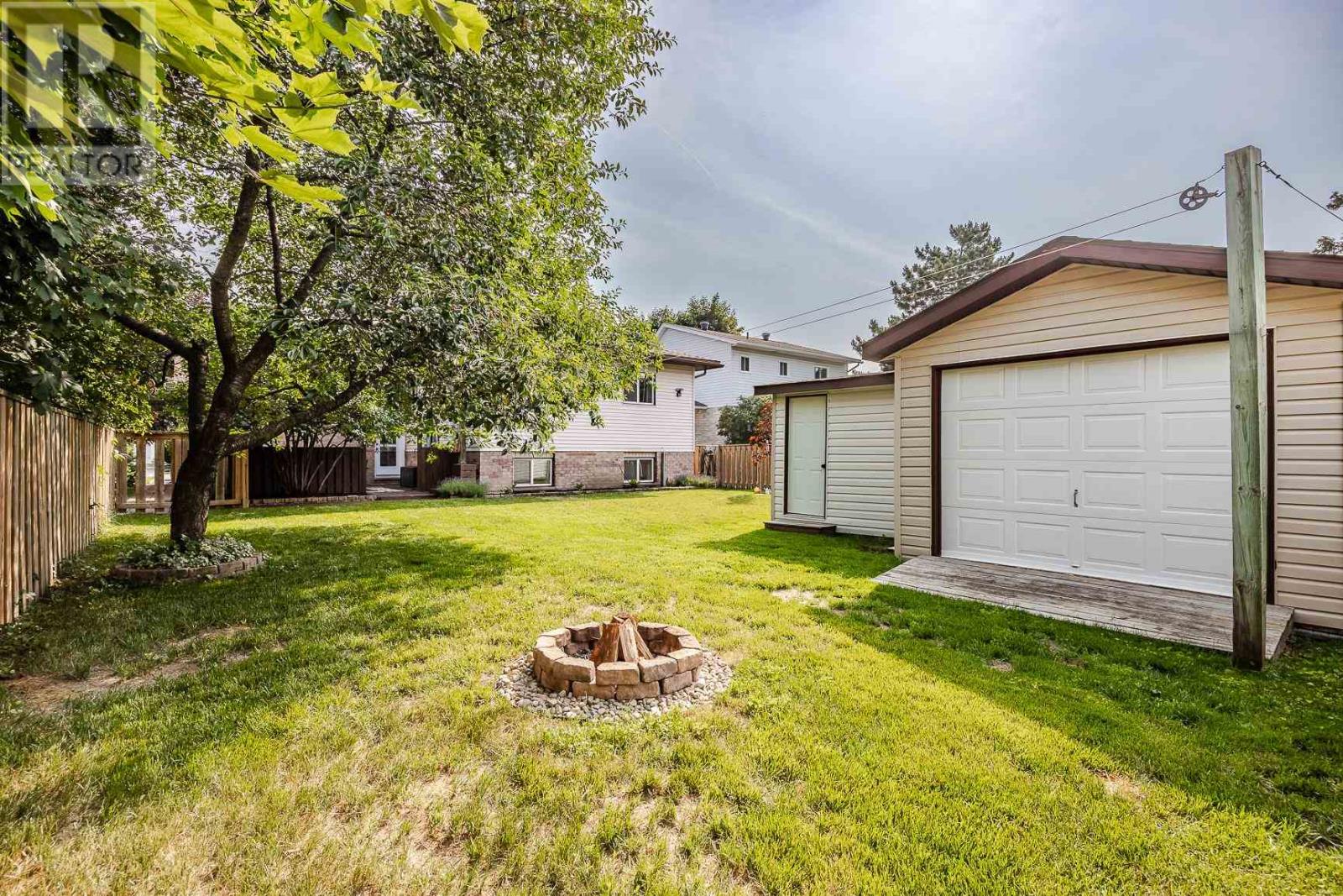 17 Adrian DR - 48