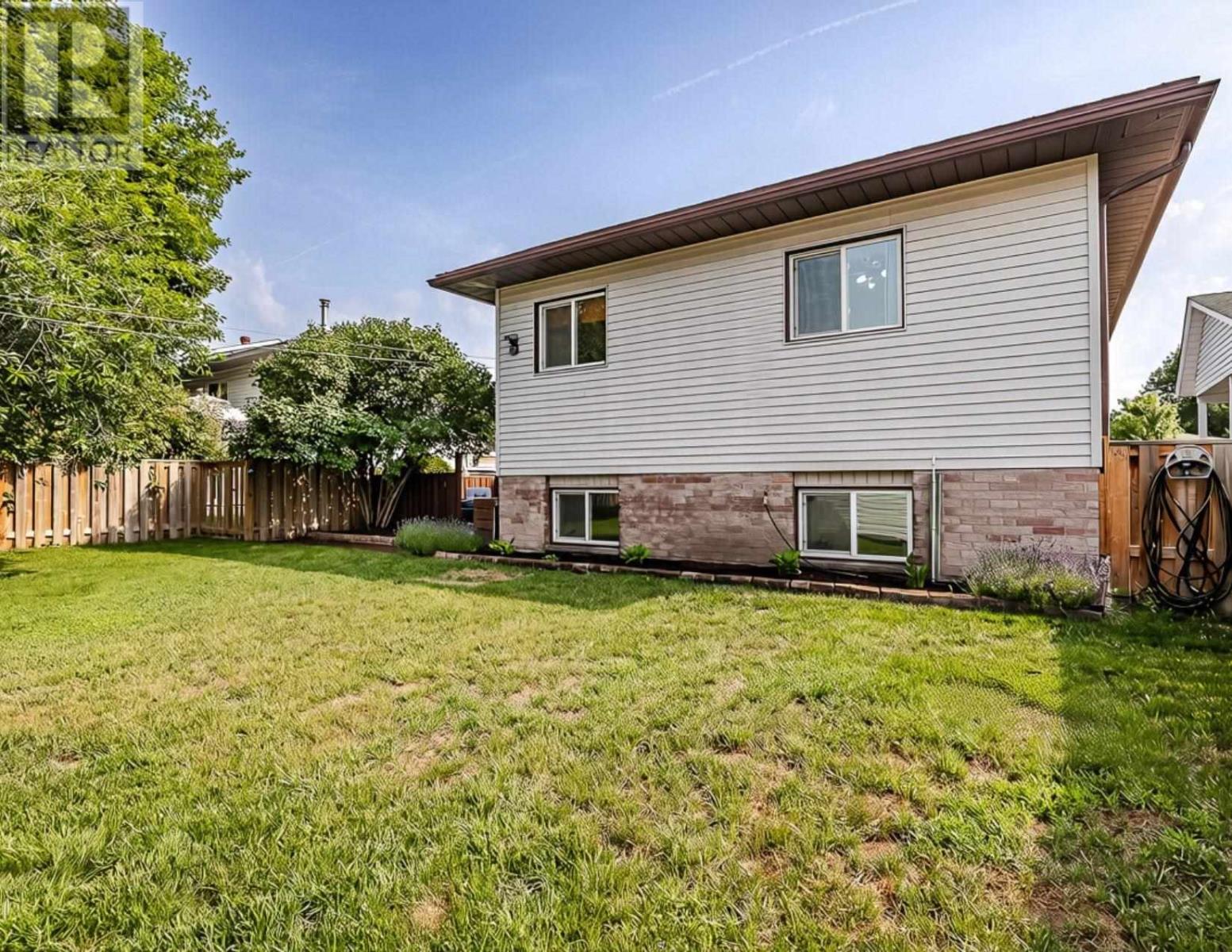17 Adrian DR - 50