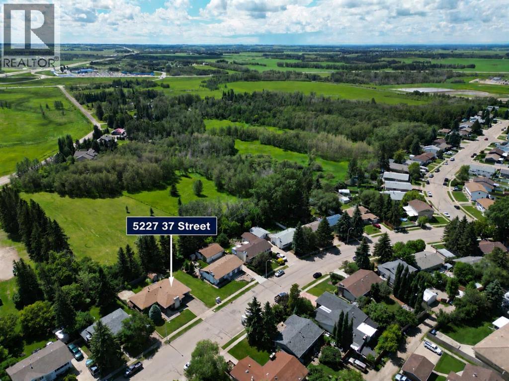 5227 37 Street, Innisfail