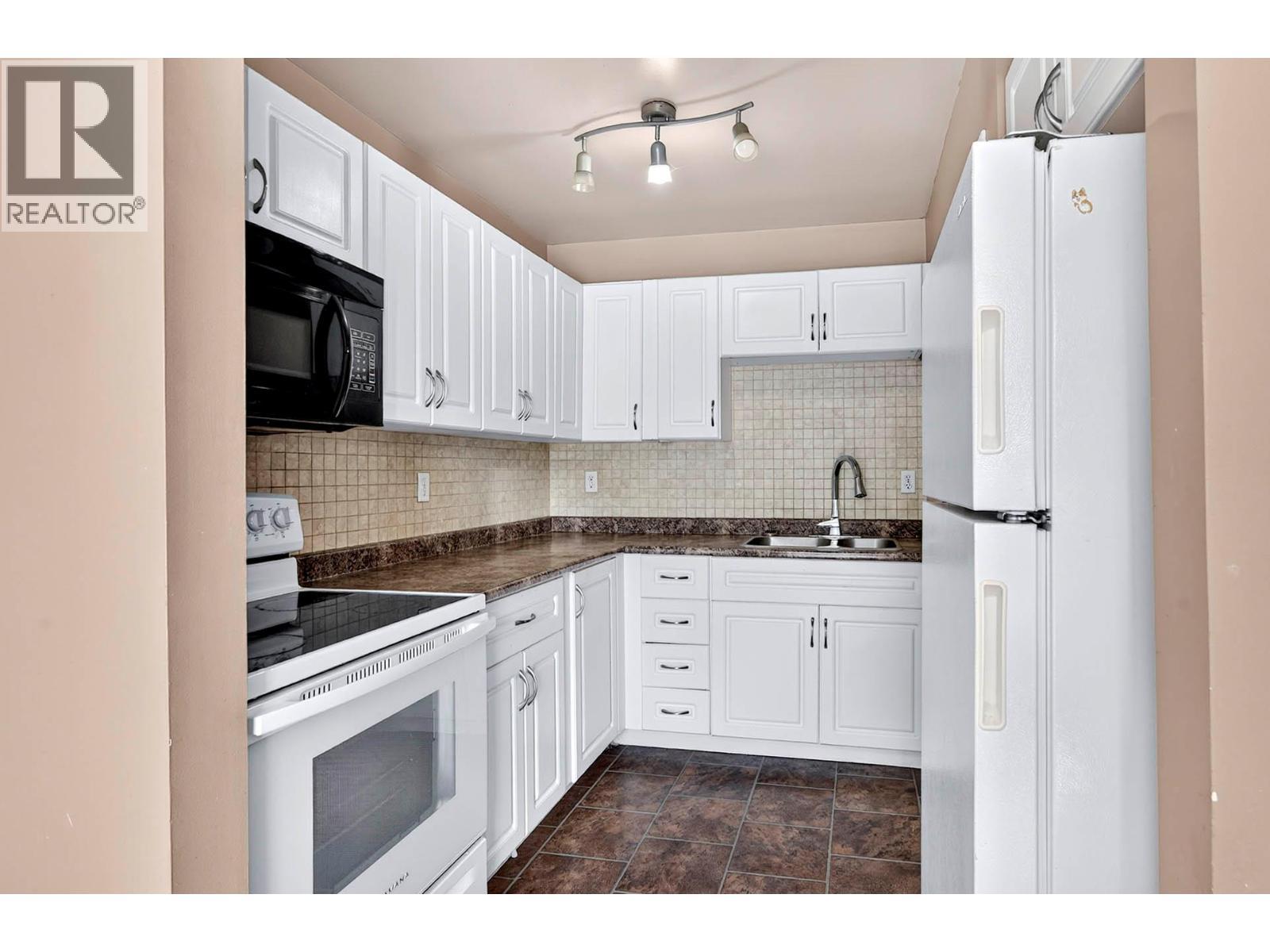 #41 1435 Summit Drive - 9