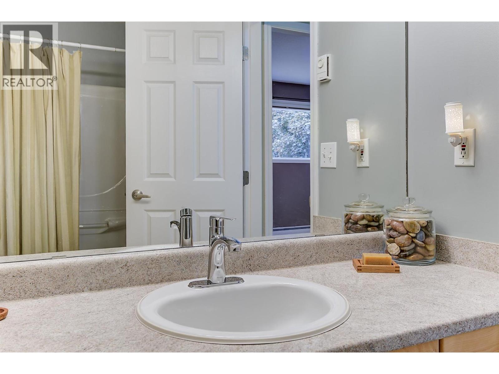  1672 Thayer Court, Kelowna