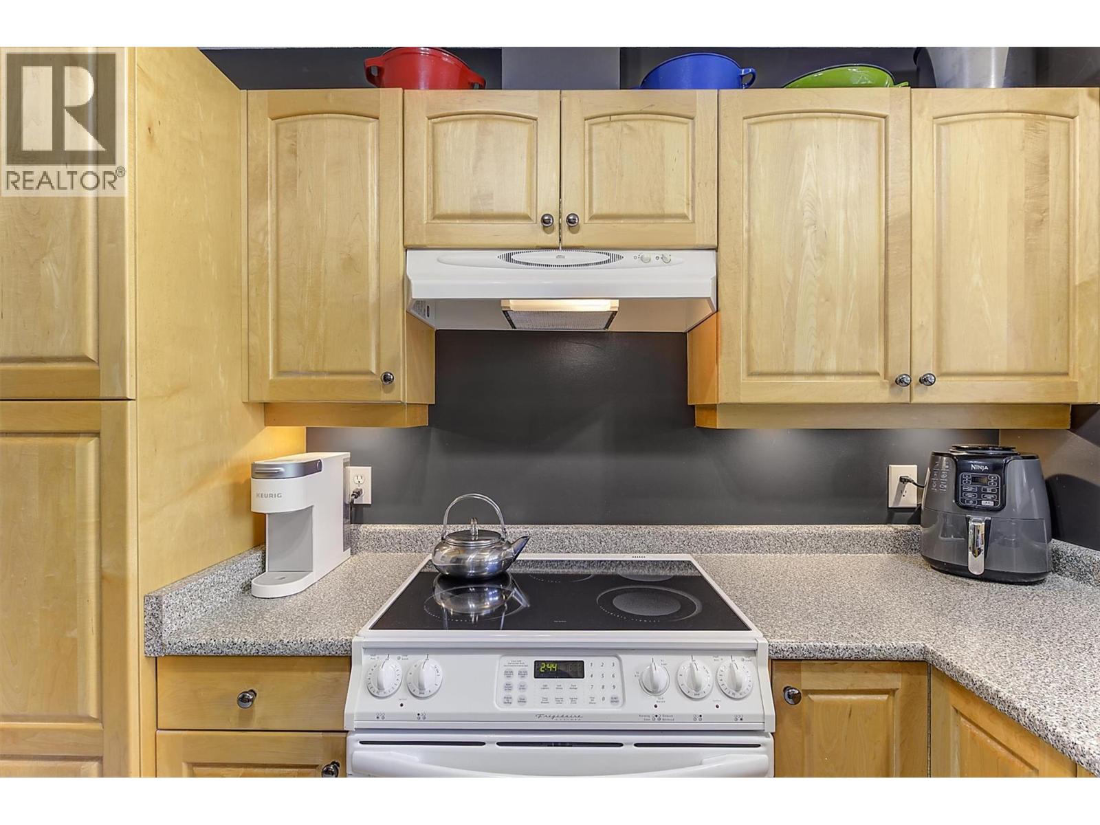  1672 Thayer Court, Kelowna