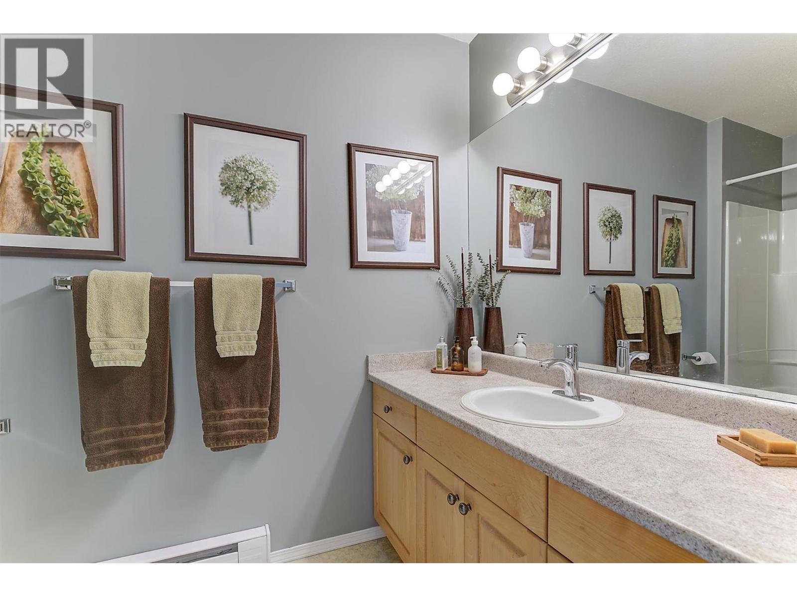  1672 Thayer Court, Kelowna