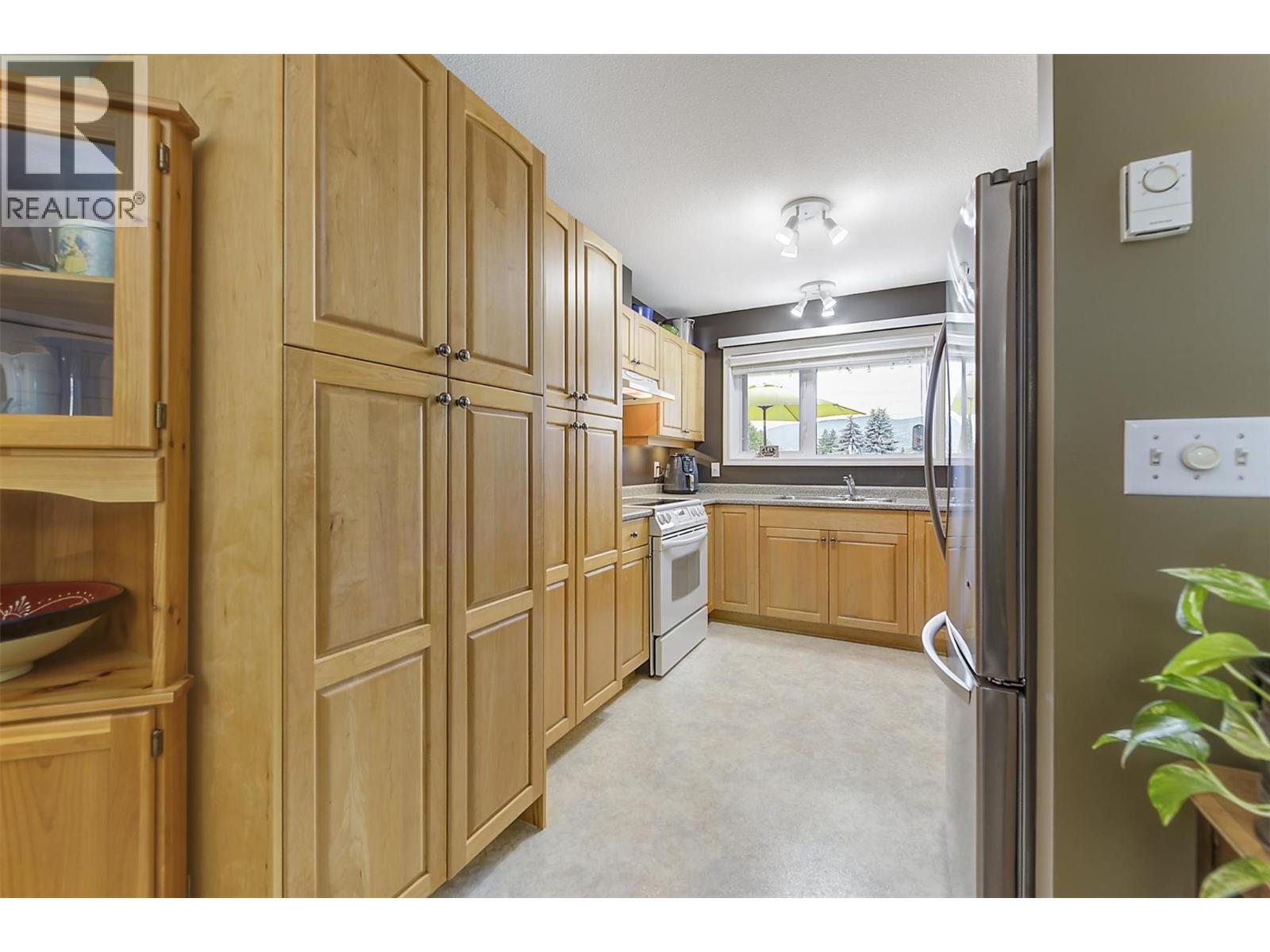  1672 Thayer Court, Kelowna
