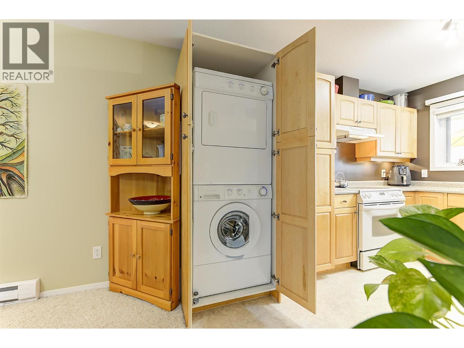  1672 Thayer Court, Kelowna