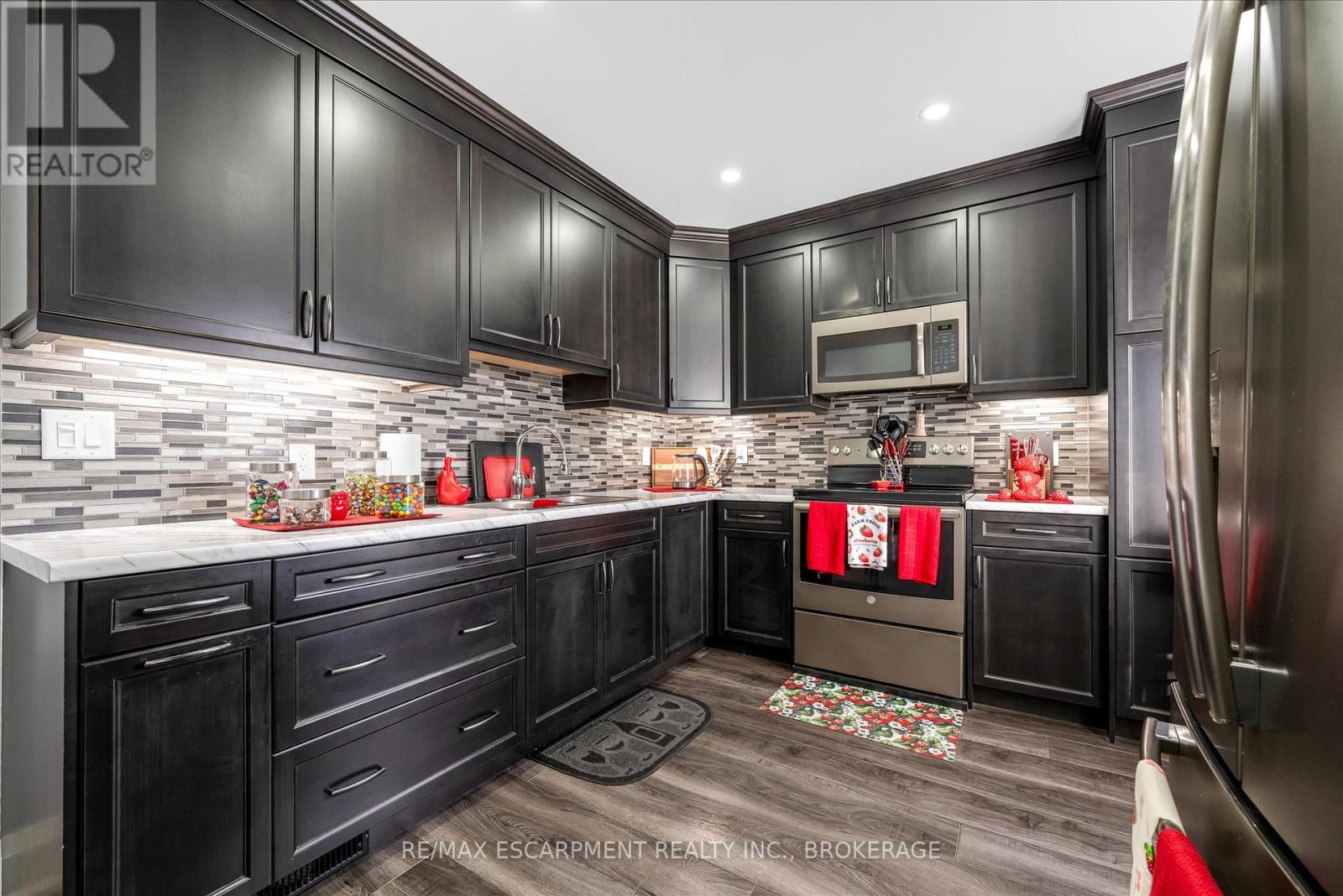 121 EDGEMONT STREET N - 12