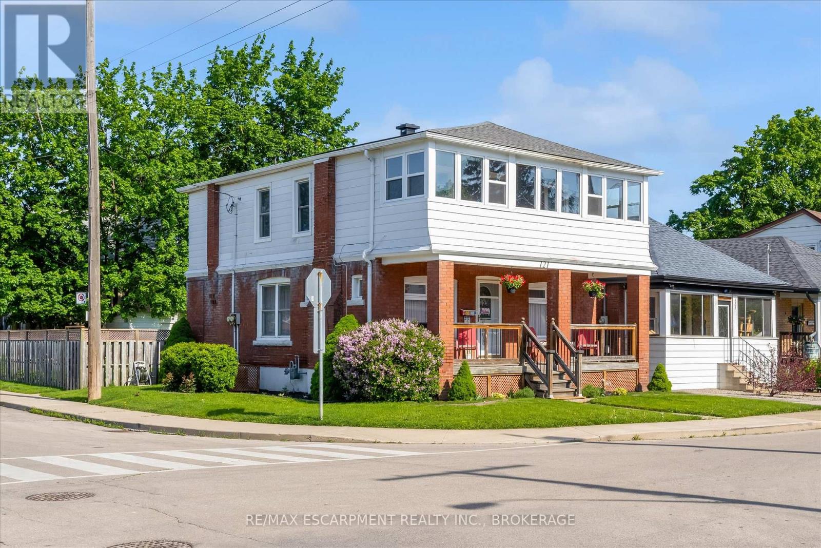 121 EDGEMONT STREET N - 2