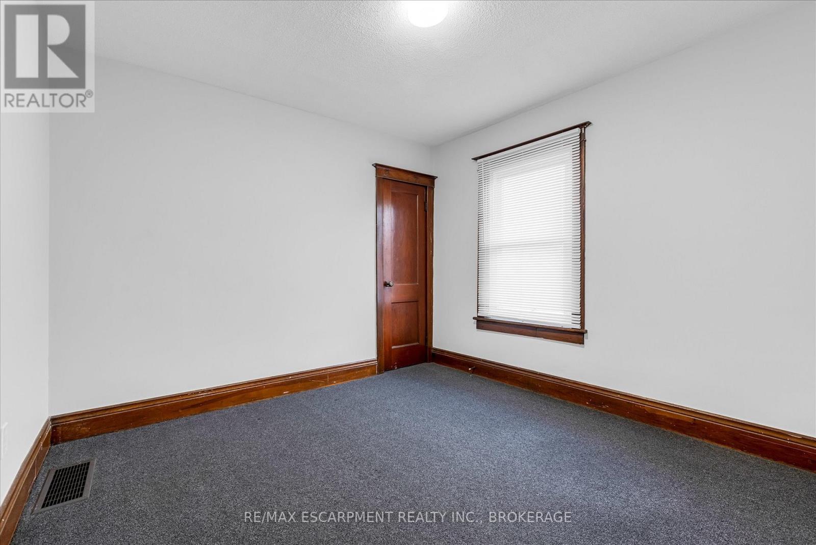 121 EDGEMONT STREET N - 27