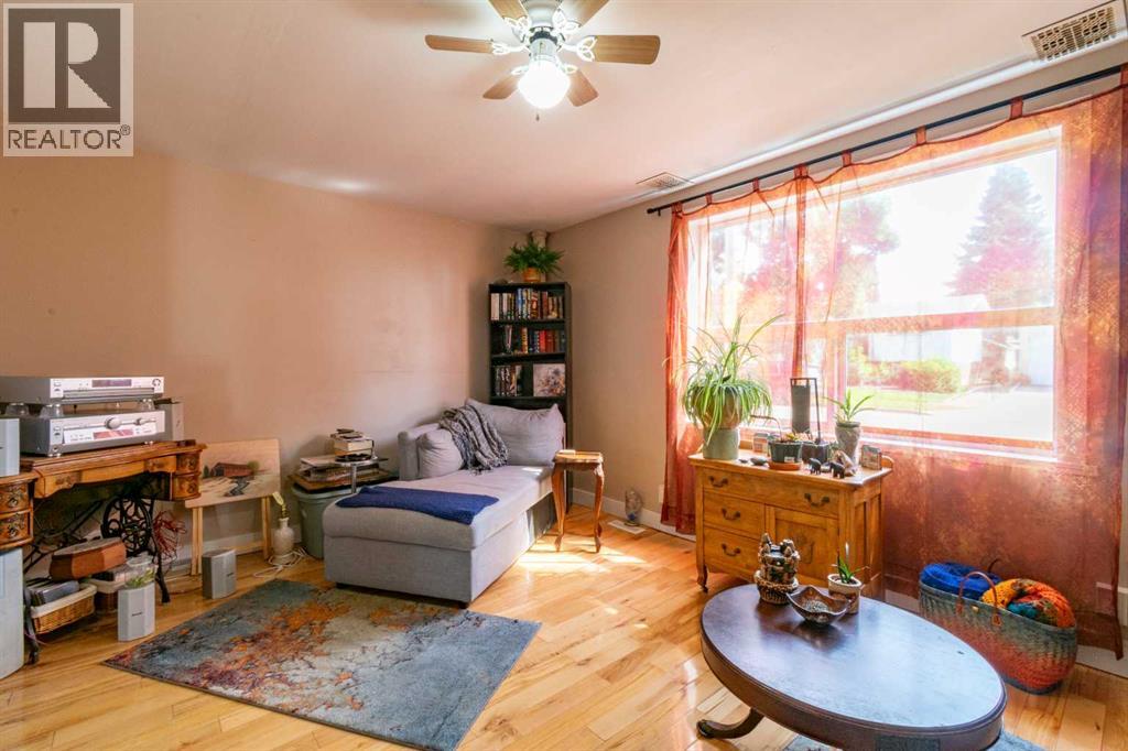Listing photo – 4706 48 Street, Stettler