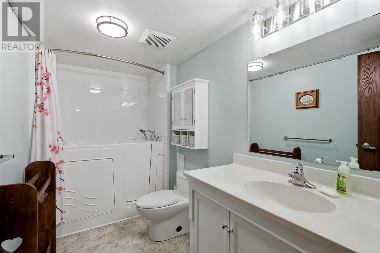 313 MacDonald AVE # 211 - 10