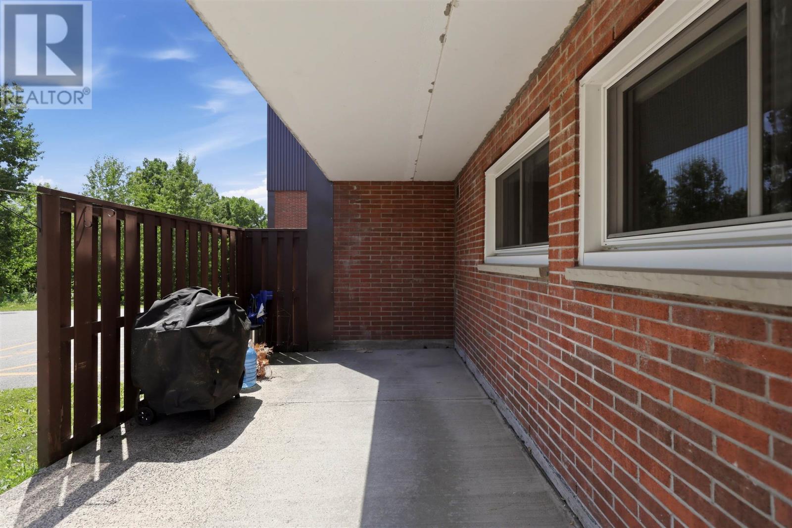 313 MacDonald AVE # 211 - 18