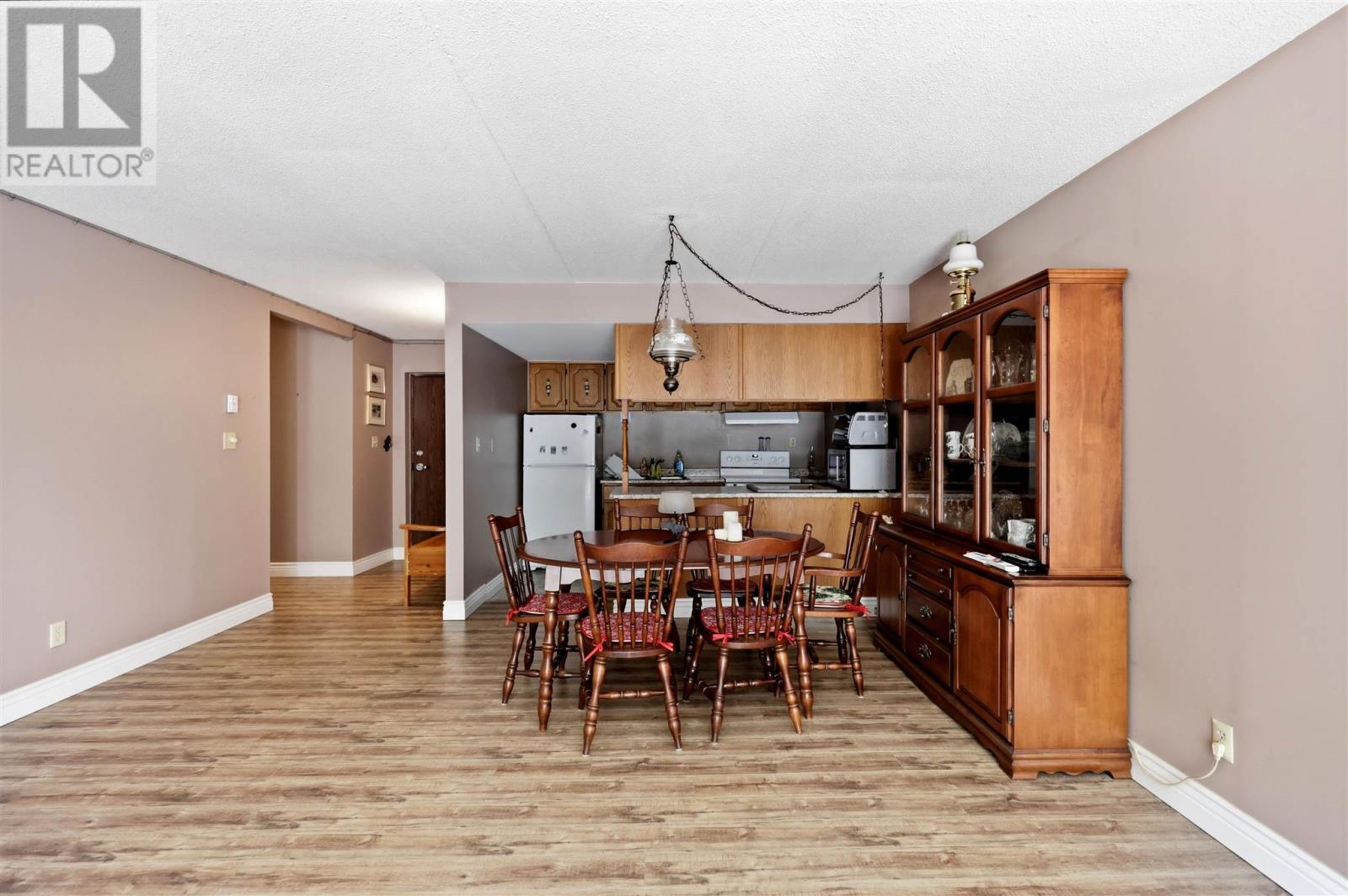 313 MacDonald AVE # 211 - 4