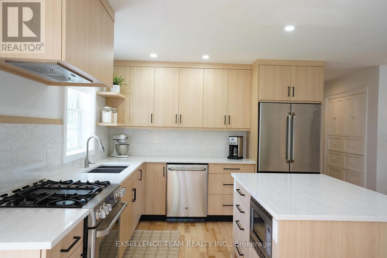 16 MONK STREET - 12