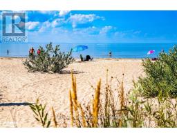 64 60th Street N, Wasaga Beach, ON L9Z1V7 Photo 8