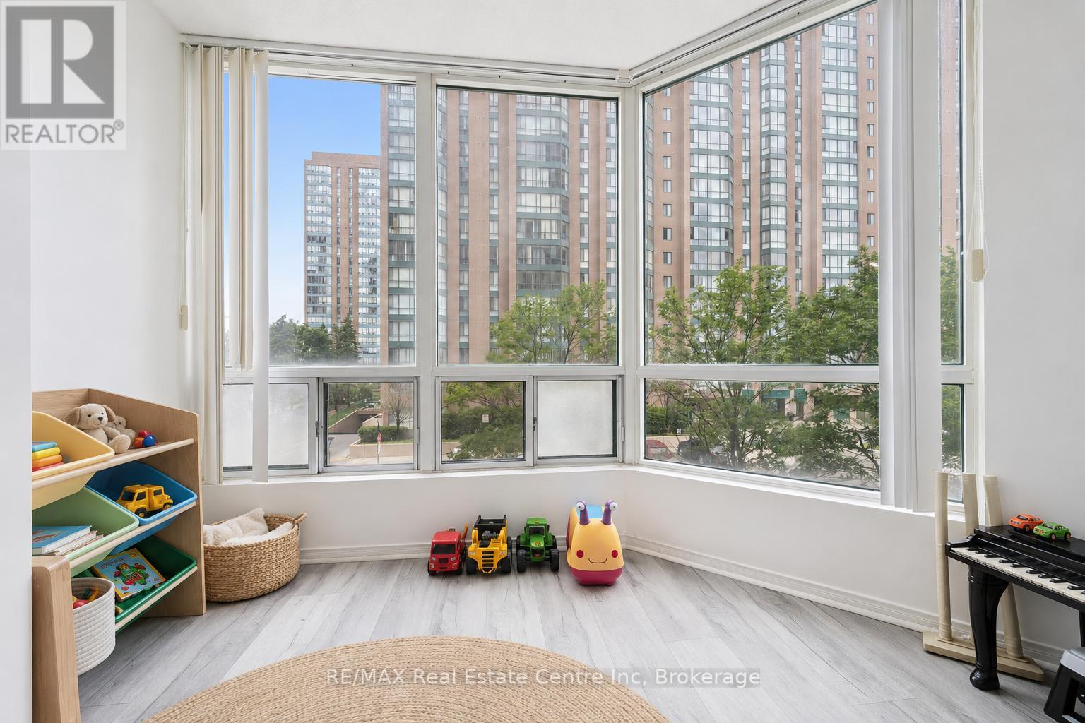 #302 155 HILLCREST AVENUE - Image 11