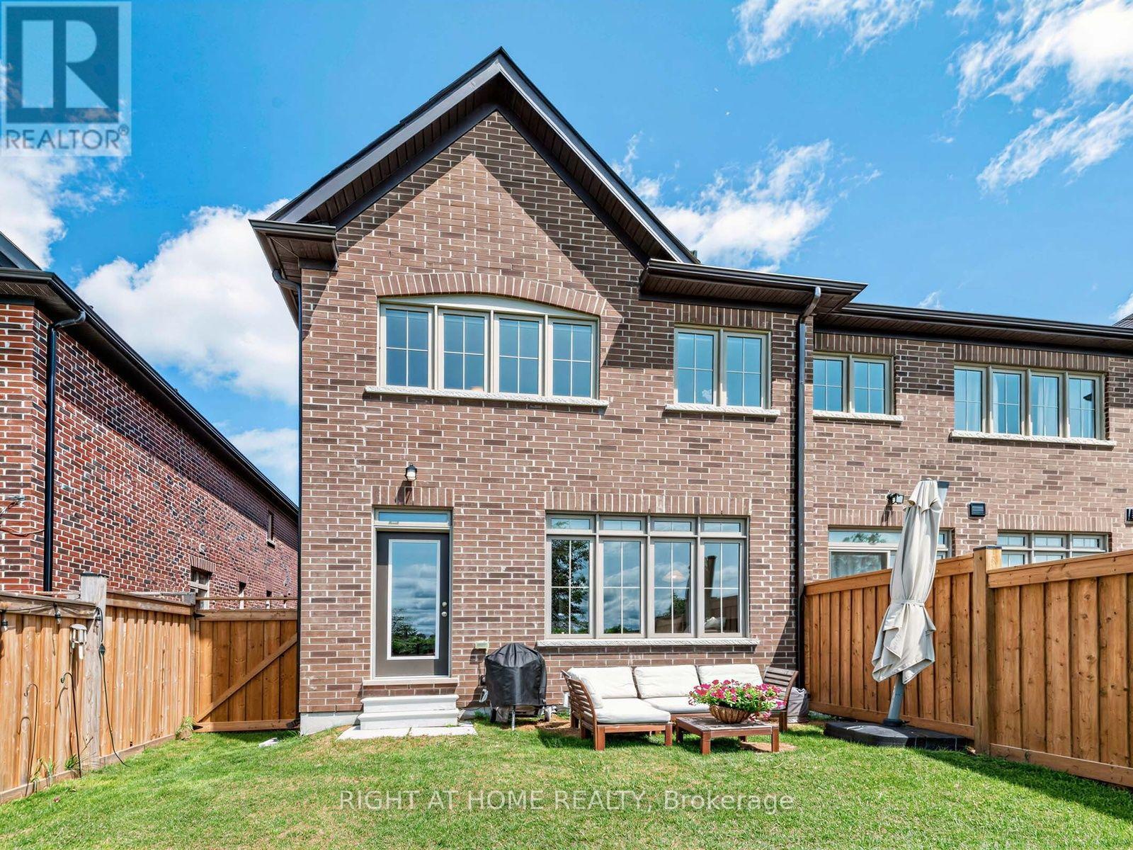64 BEECHBOROUGH CRESCENT - 32