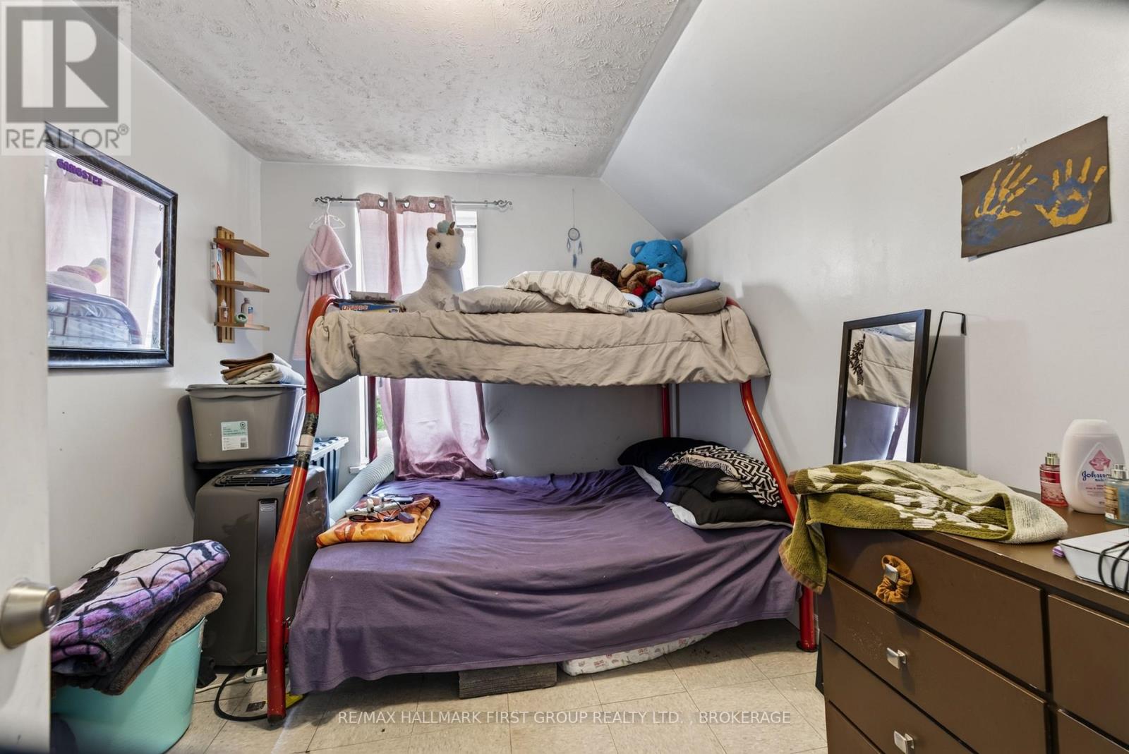 667 MONTREAL STREET - 22