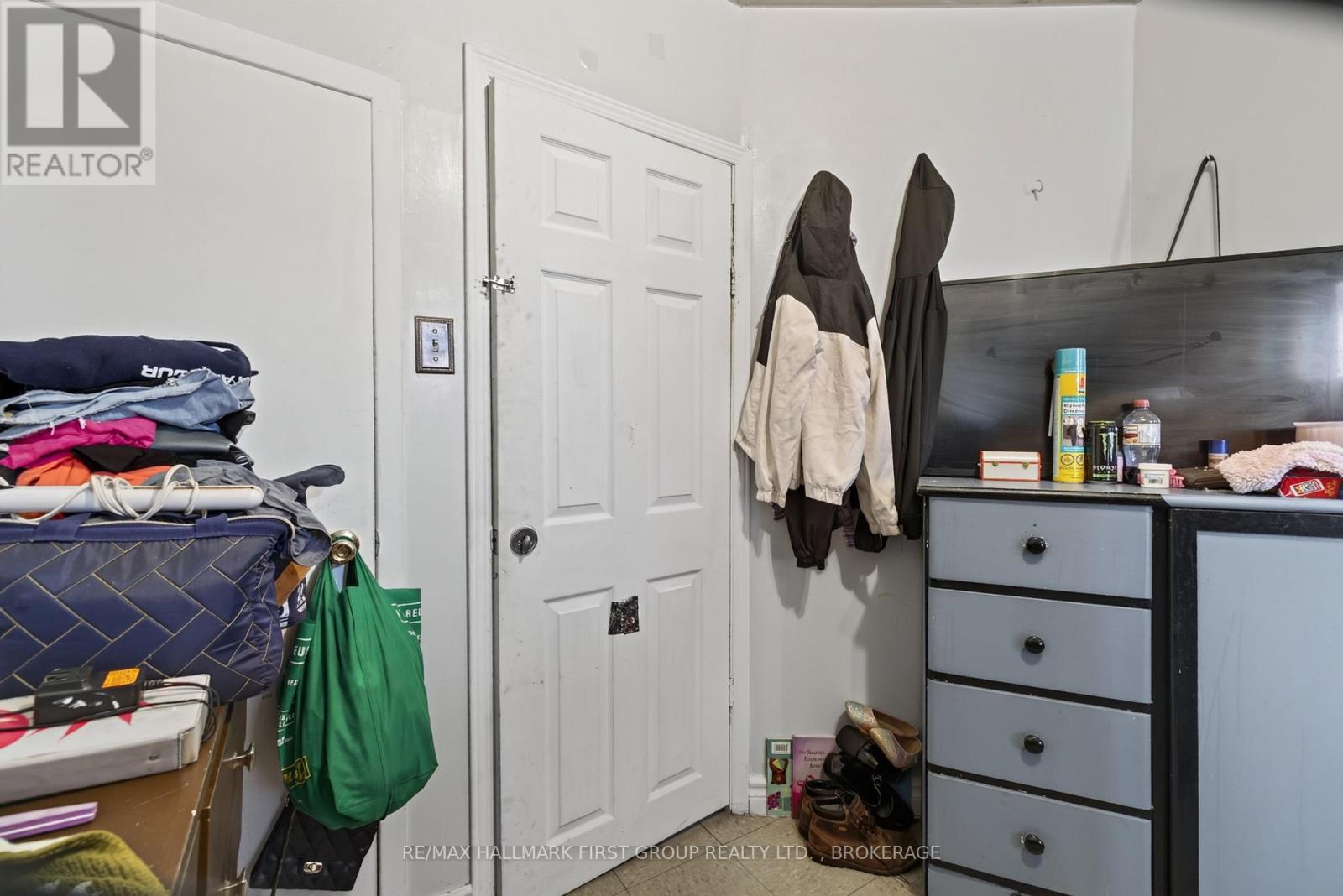 667 MONTREAL STREET - 23