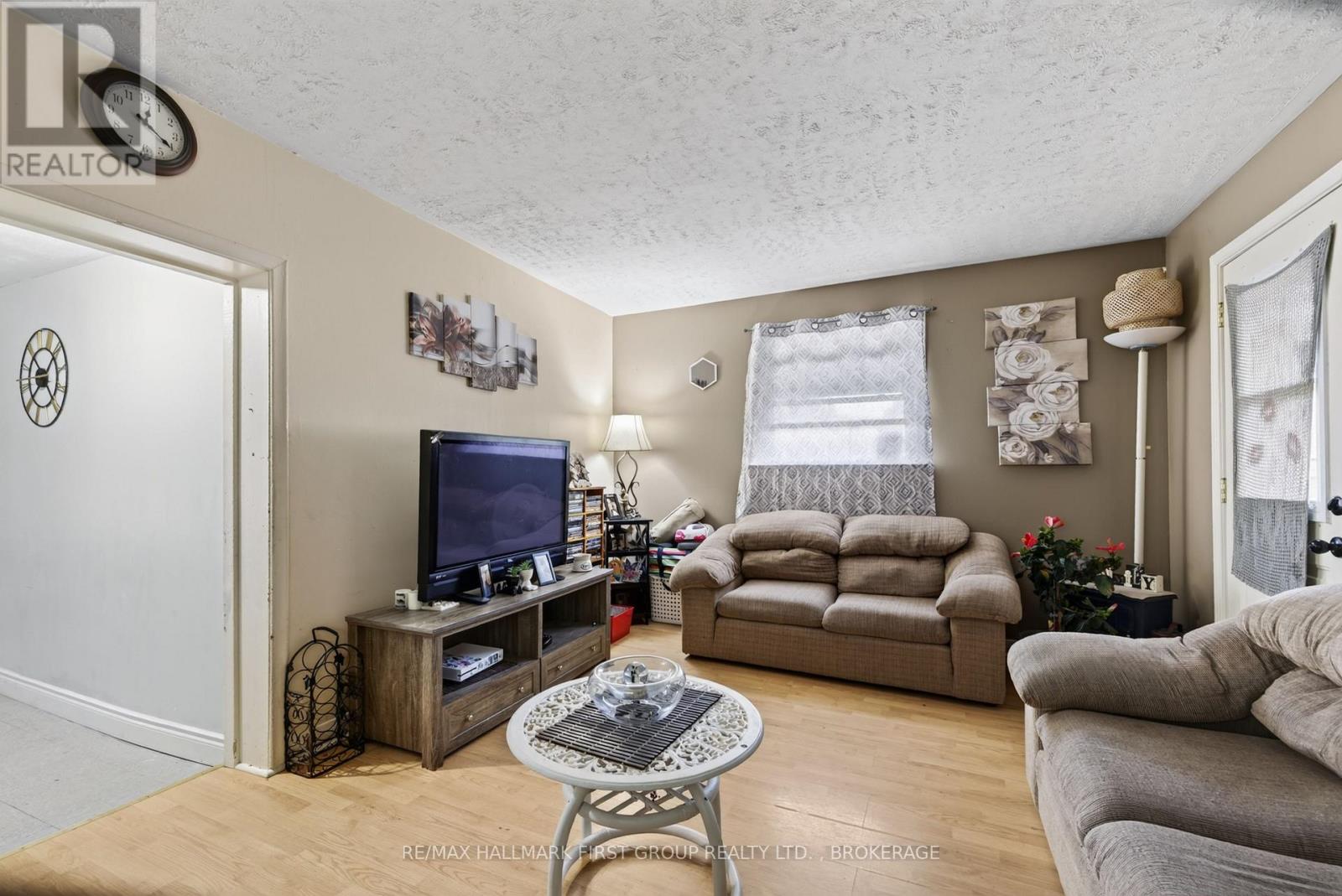 667 MONTREAL STREET - 32