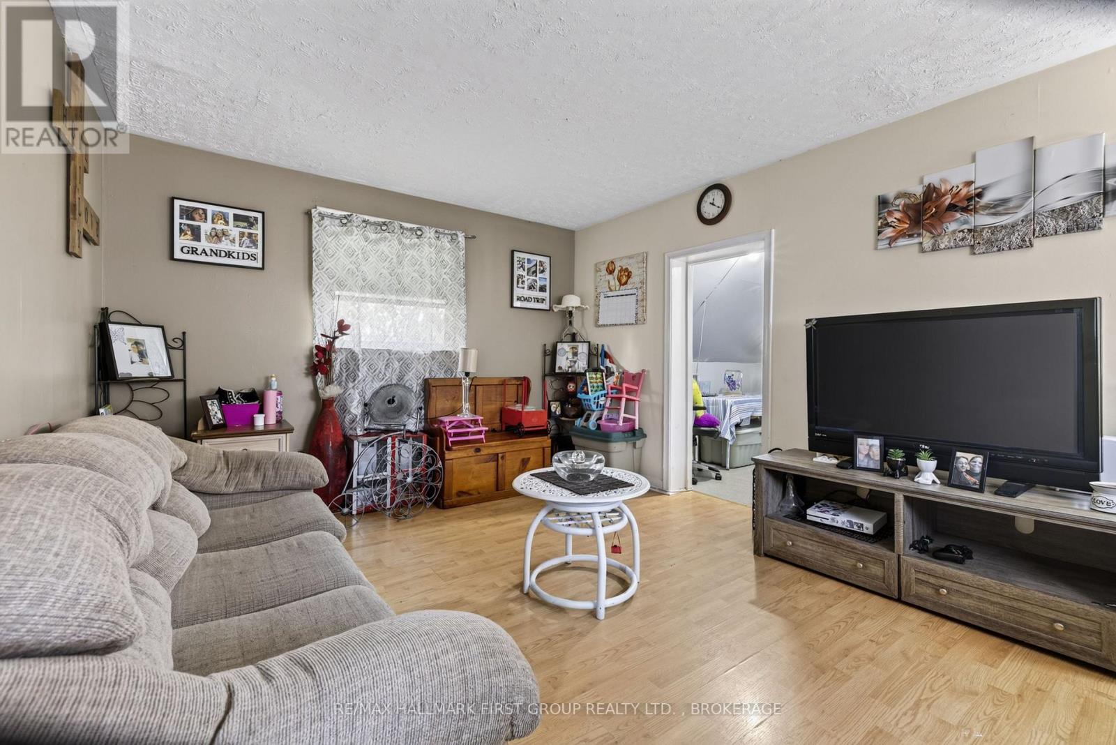 667 MONTREAL STREET - 33