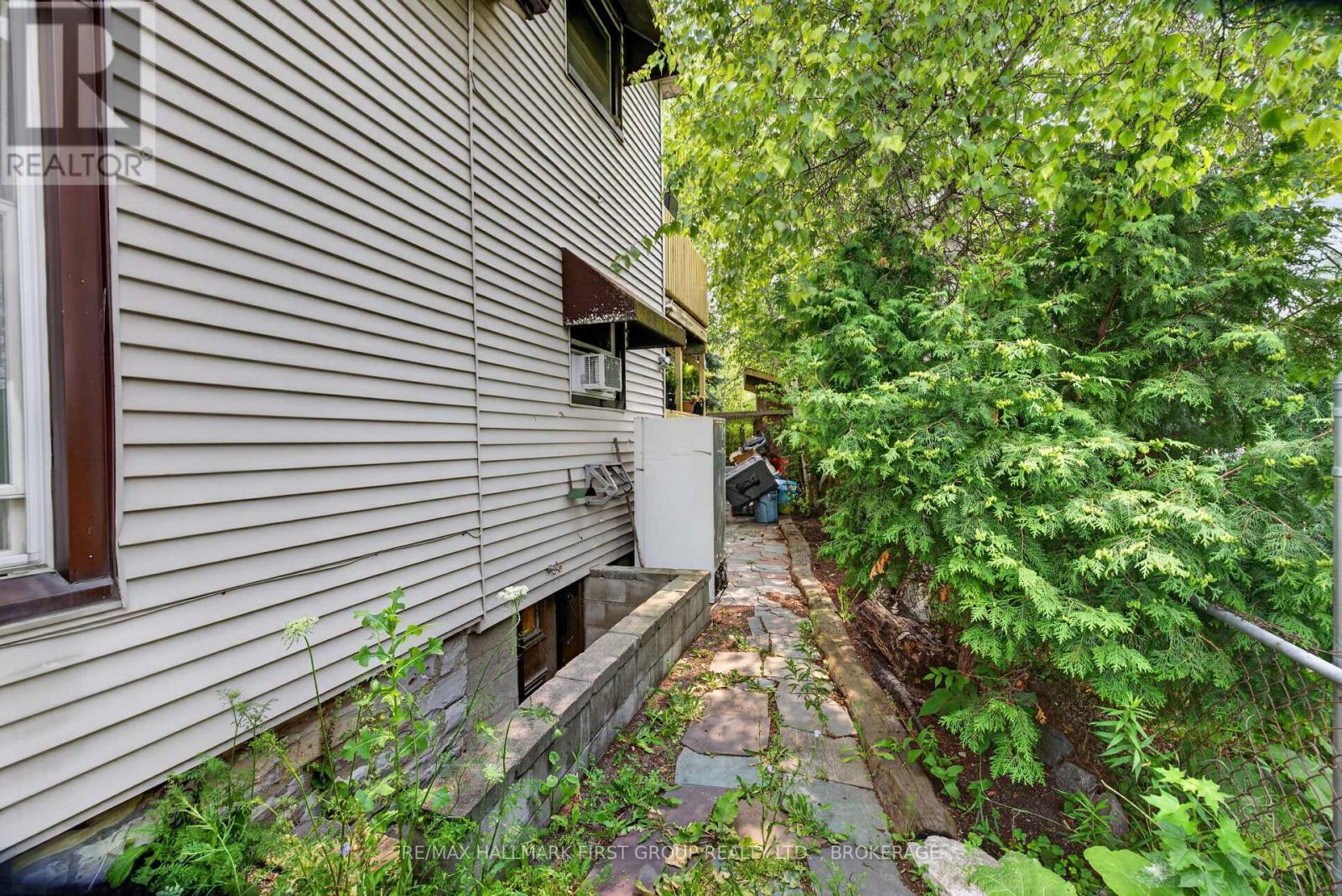667 MONTREAL STREET - 40
