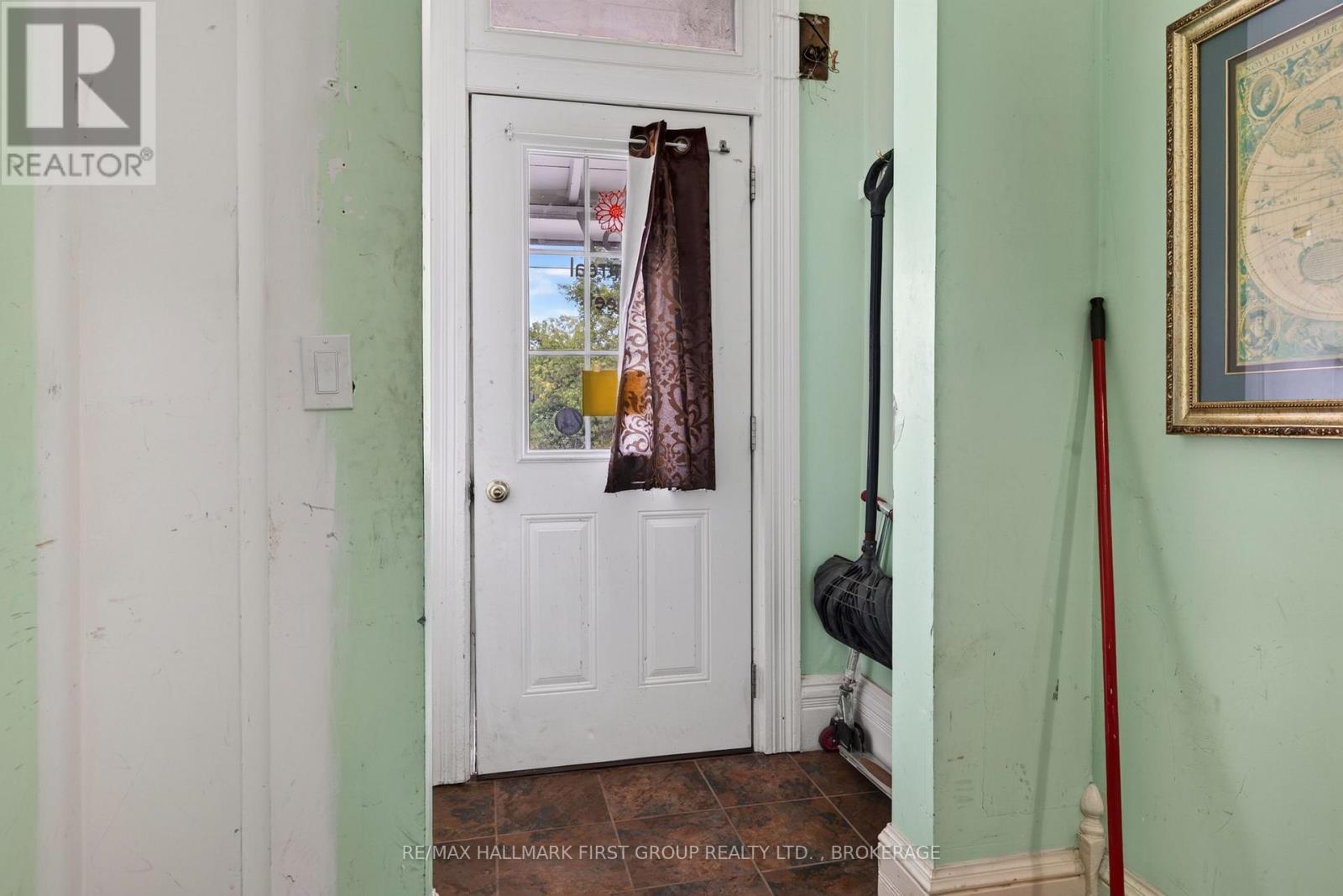 667 MONTREAL STREET - 6