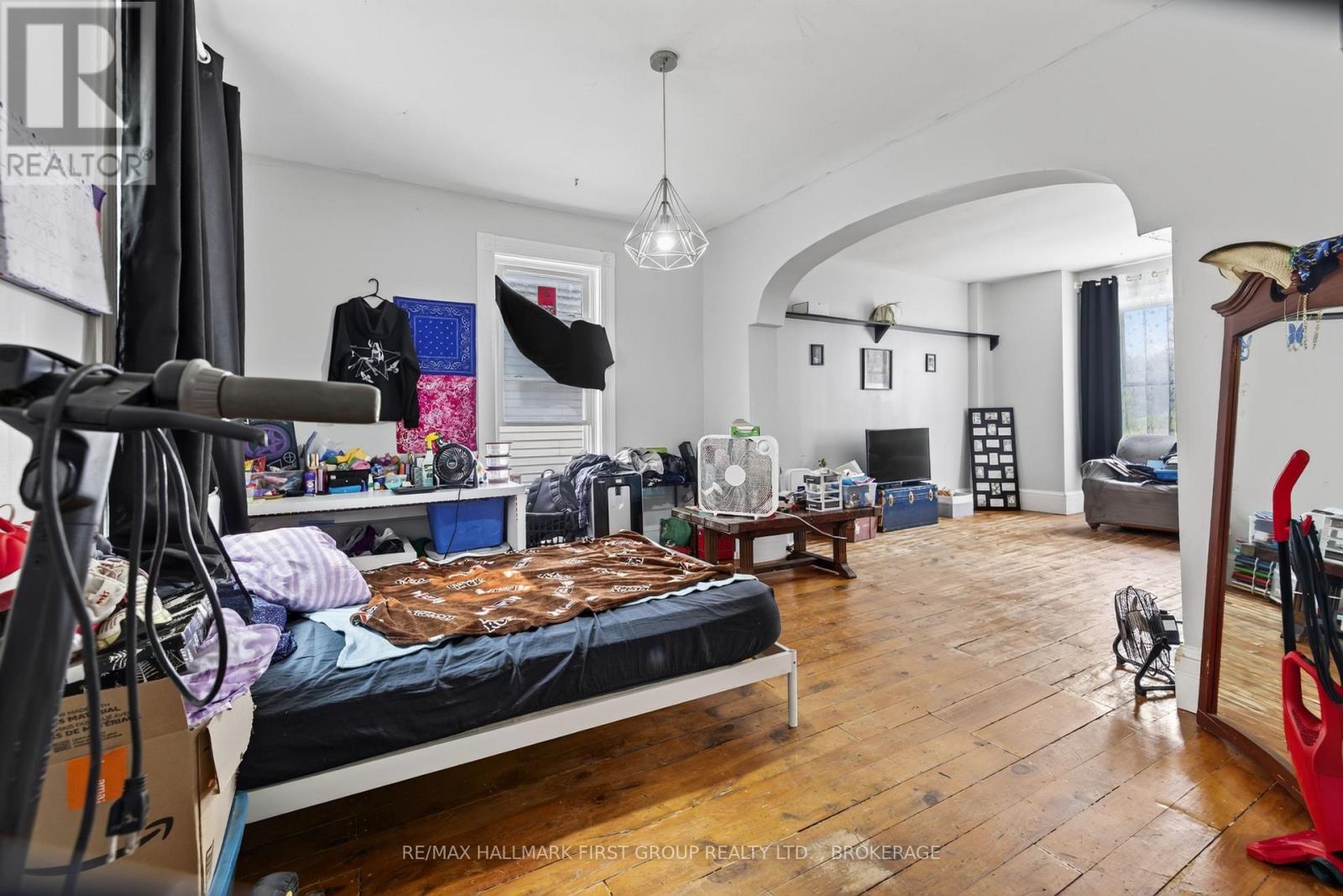 667 MONTREAL STREET - 9