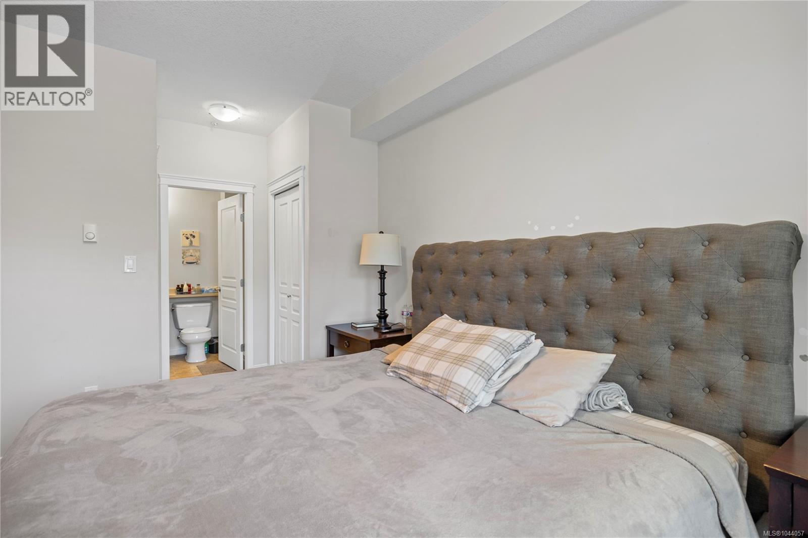 #204 2117 Meredith Rd - 14