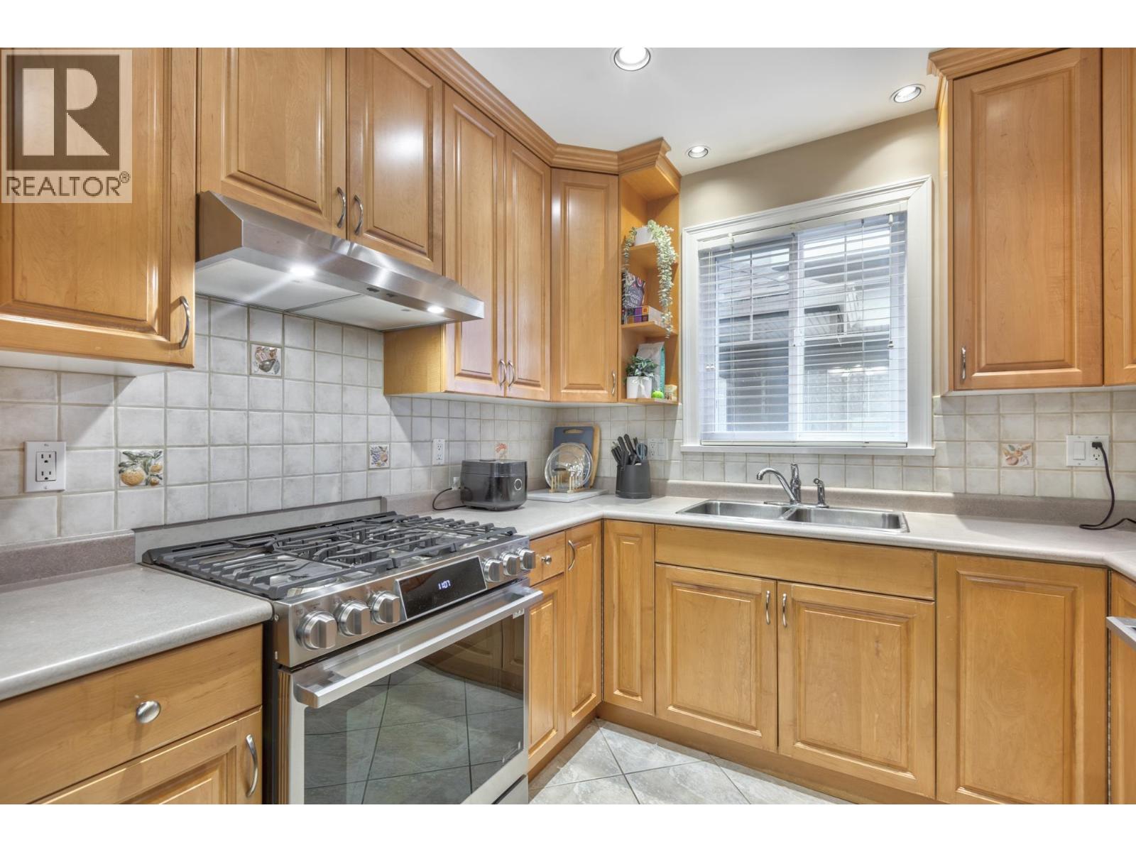 3 Bed, 3 Bath House for Sale in Burnaby – 4355 ALBERT STREET, Burnaby – MLS# R3131979 - Image 8