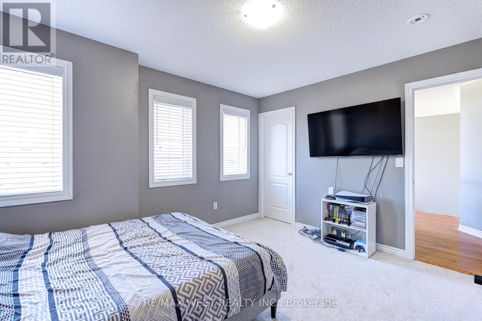 108 DECAROLIS CRESCENT - 39