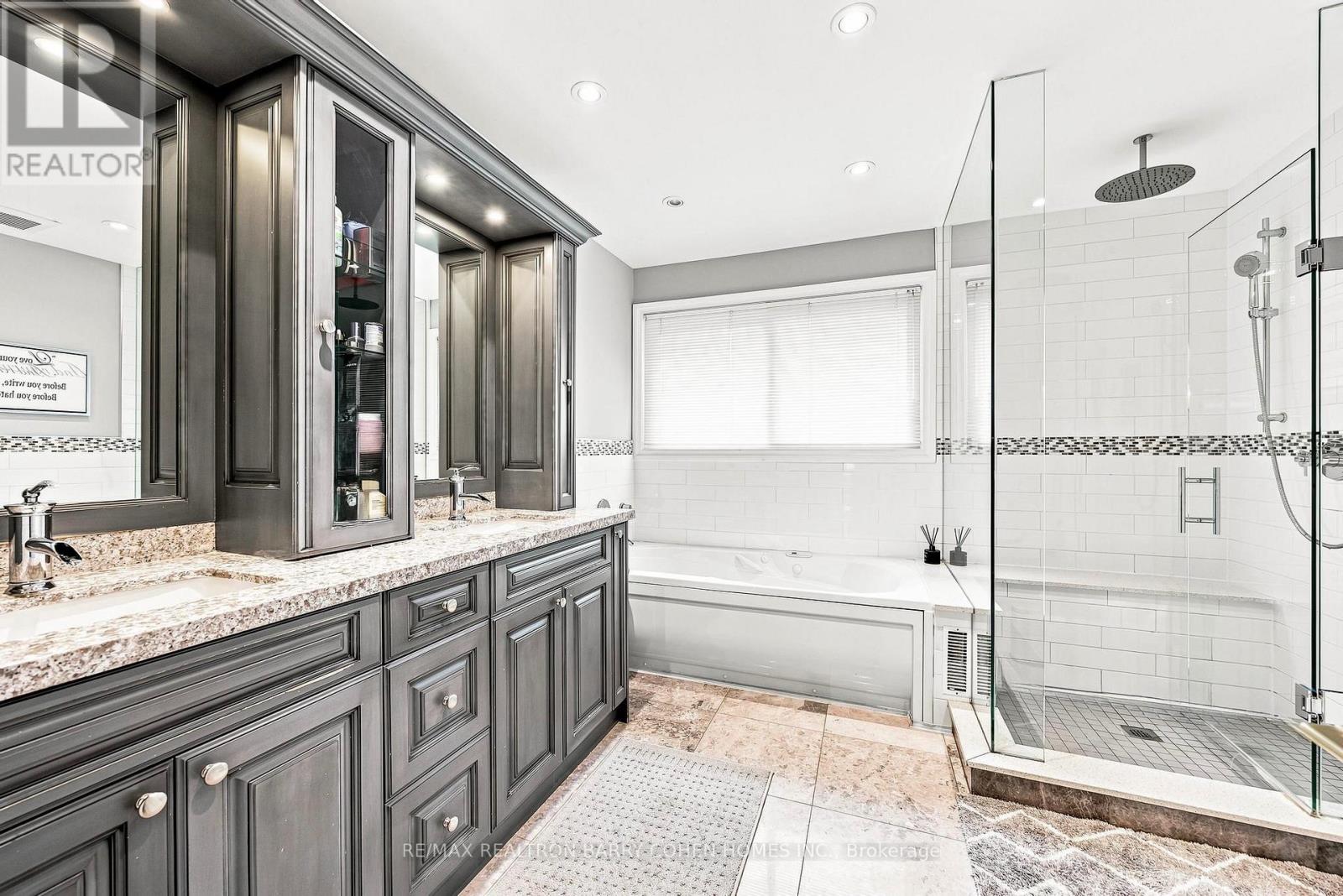 4 HASHBURY PLACE - 34