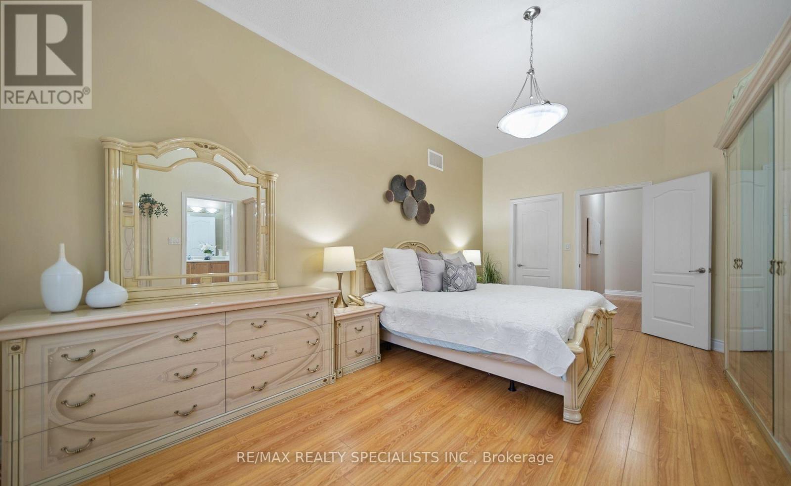 31 SAINT HUBERT DRIVE - 20