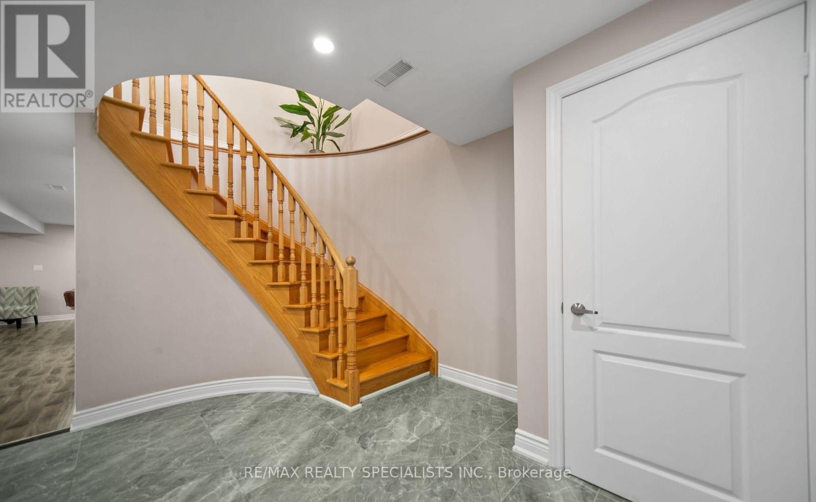 31 SAINT HUBERT DRIVE - 27