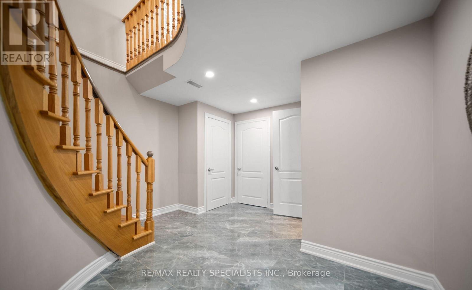 31 SAINT HUBERT DRIVE - 28